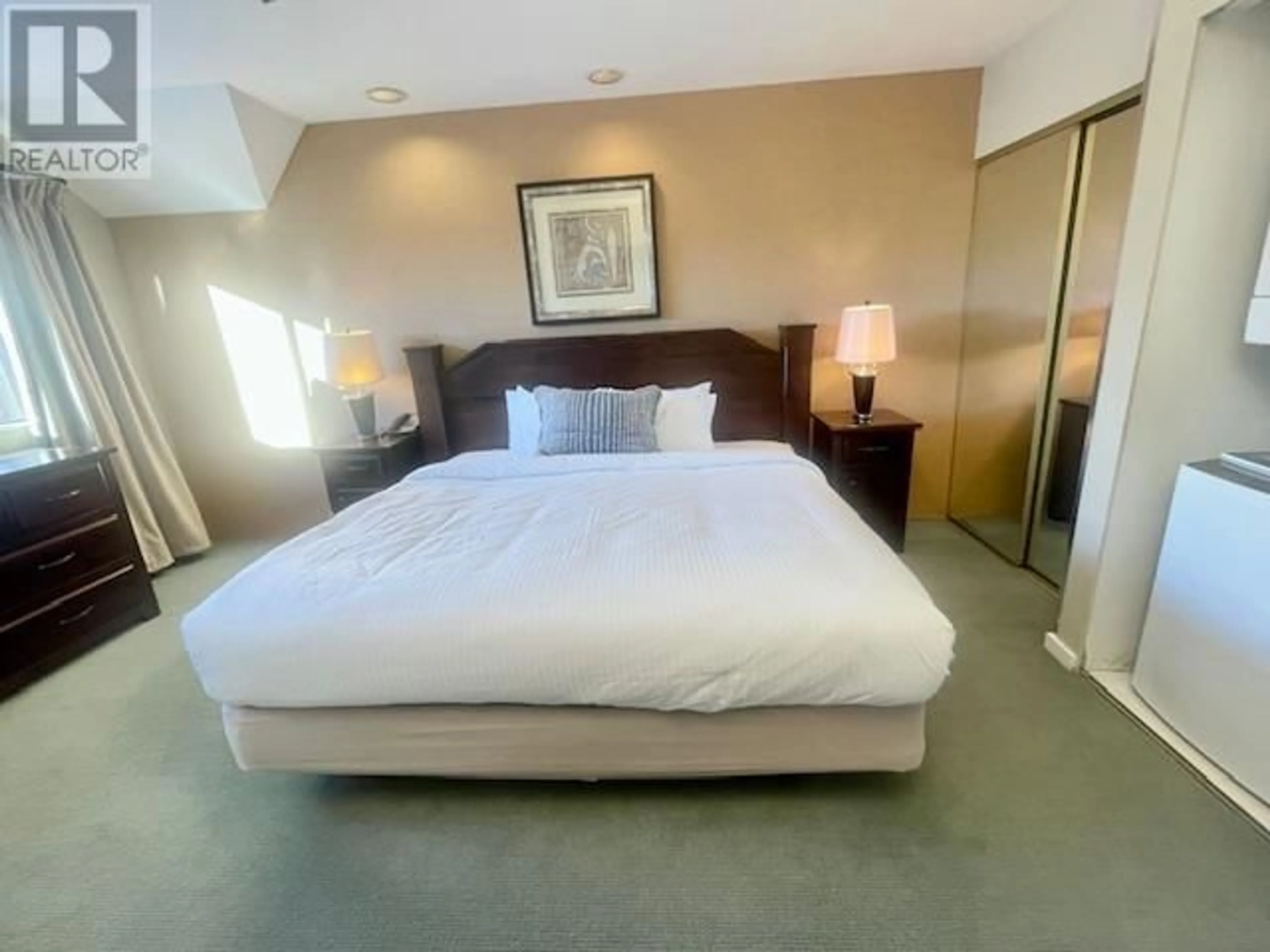 A pic of a room for 905 Wk3, 456-4293 MOUNTAIN SQUARE British Columbia V8E1H9