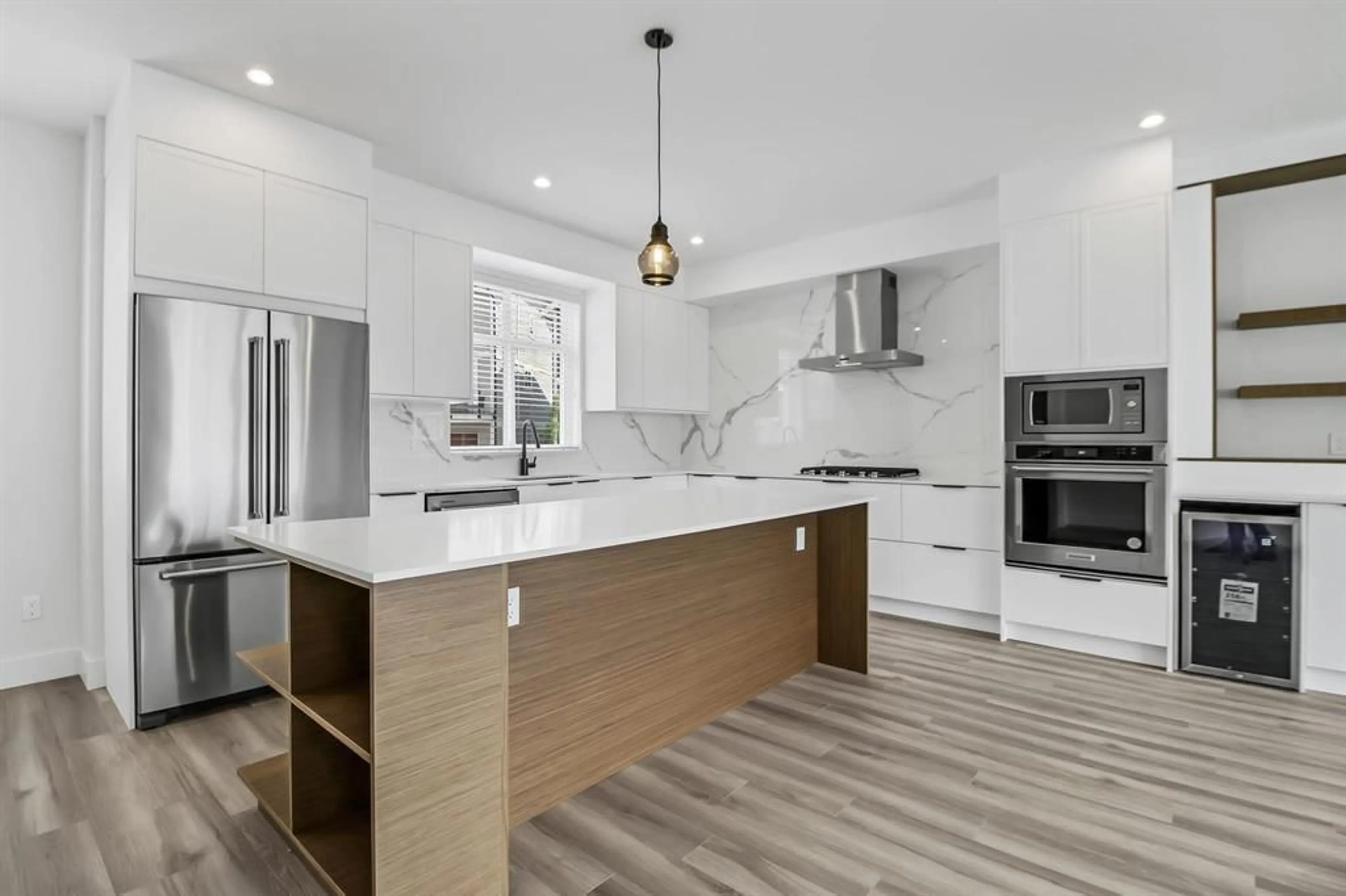 Contemporary kitchen, unknown for 34 10488 124 STREET, Surrey British Columbia V3V0E9