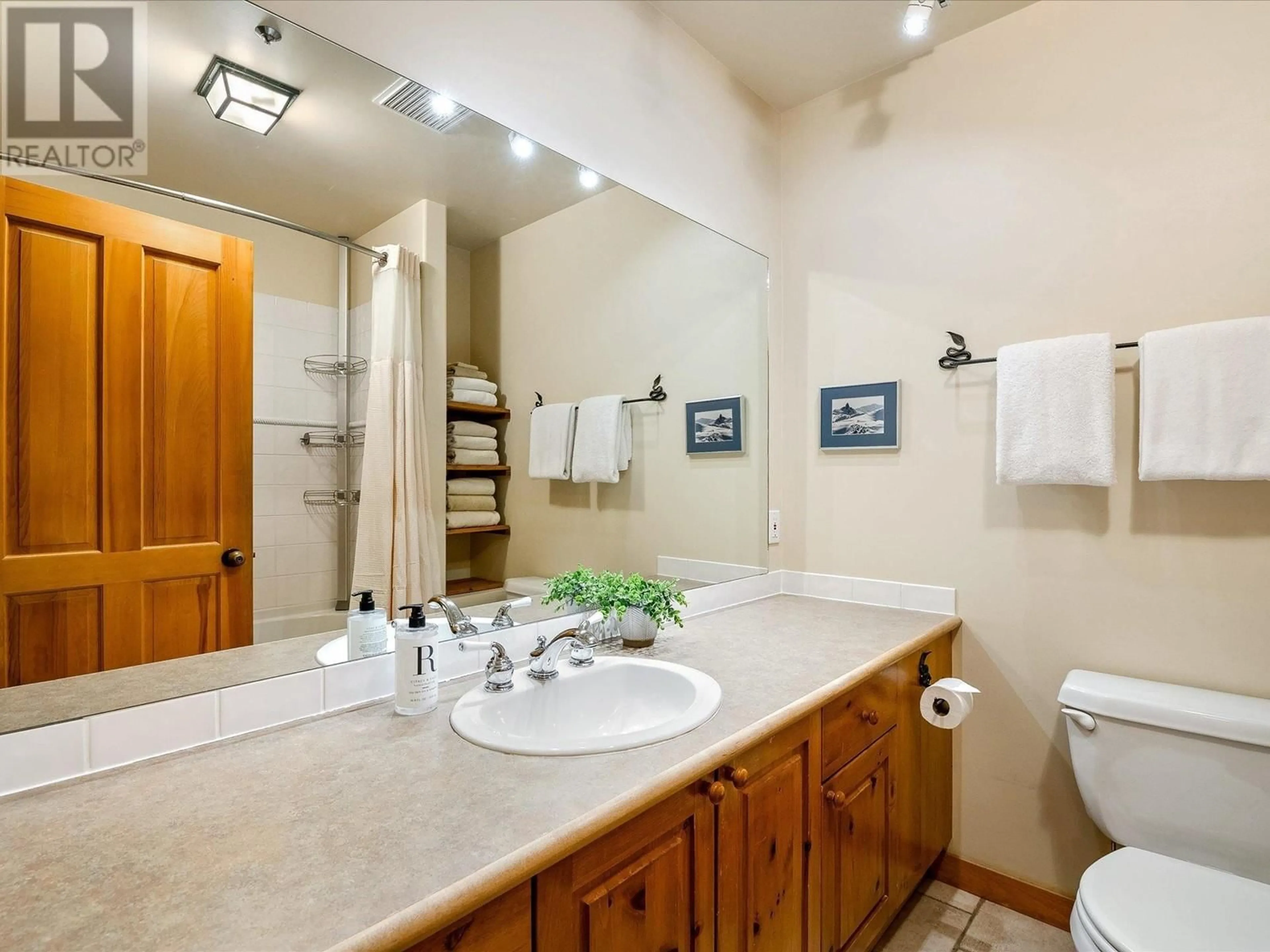 Standard bathroom, ceramic/tile floor for 35 2250 NORDIC DRIVE, Whistler British Columbia V8E0P4