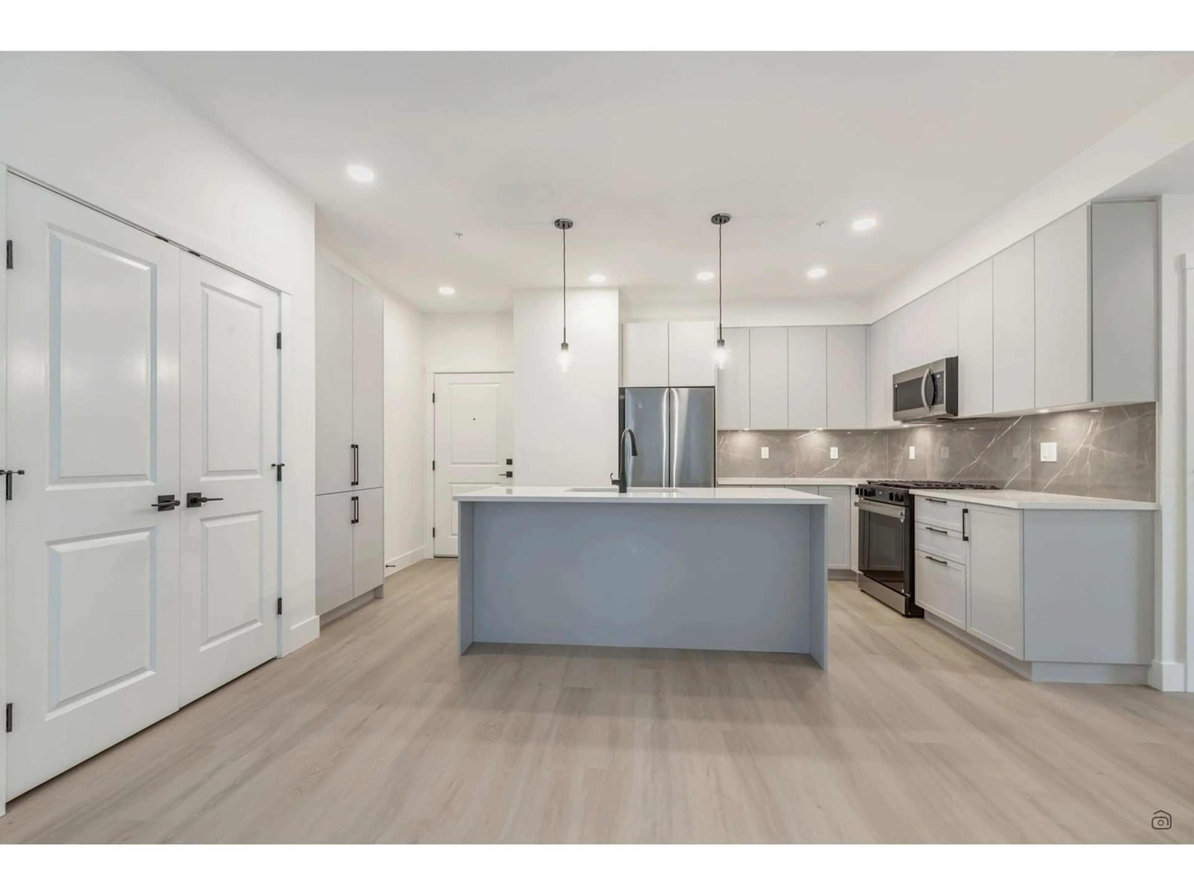 Open concept kitchen, unknown for 401 3480 146A STREET, Surrey British Columbia V4P0H6