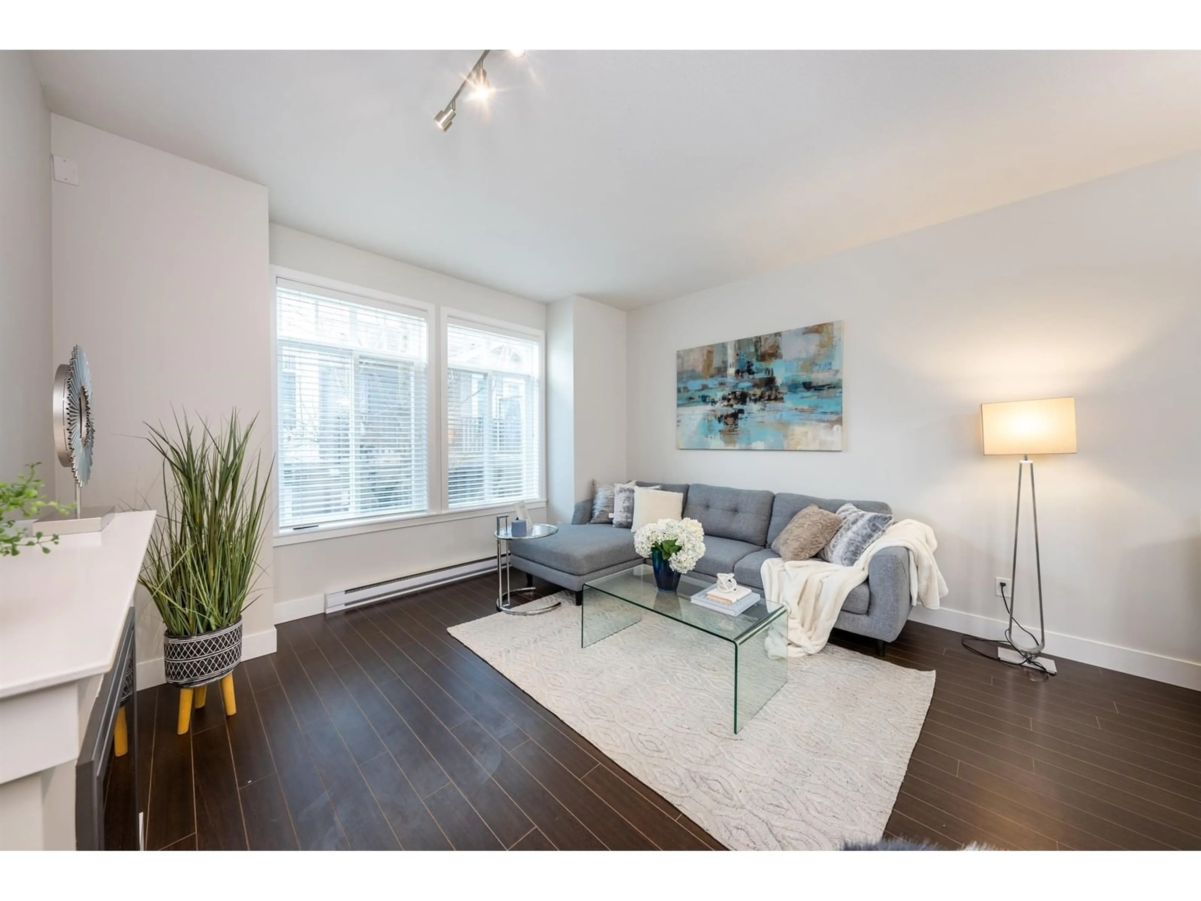 Living room with furniture, wood/laminate floor for 42 - 8250 209B, Langley British Columbia V2Y0J7