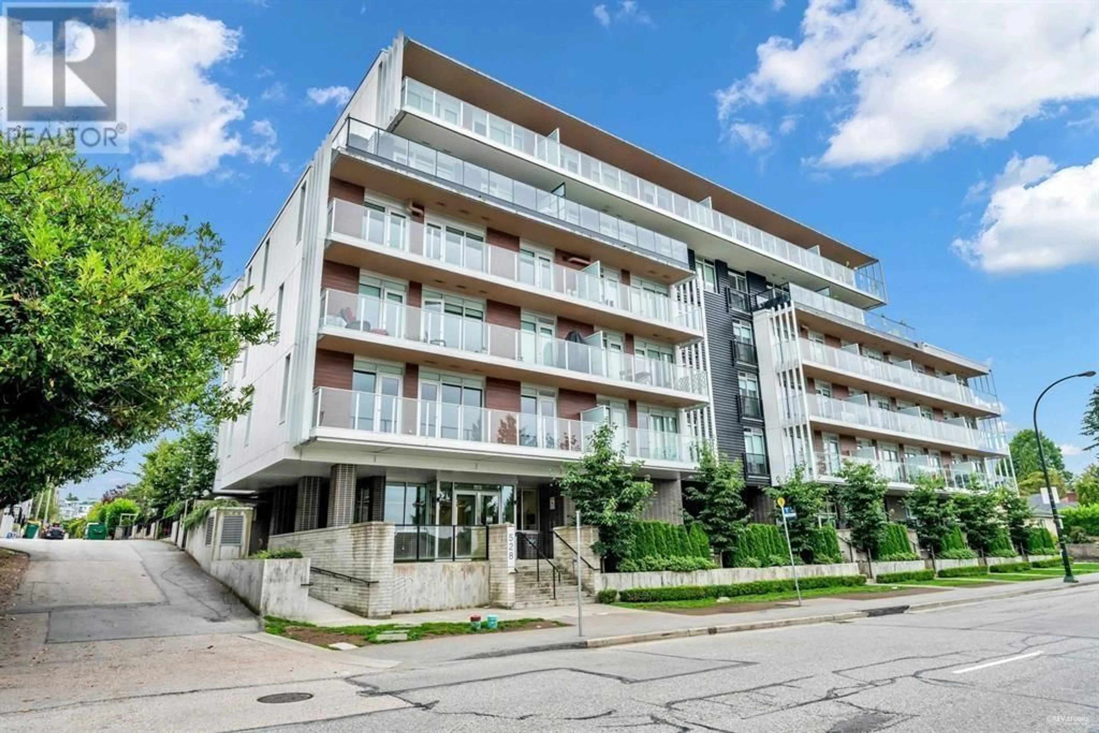Patio, building for 601 - 528 KING EDWARD AVENUE, Vancouver British Columbia V5Z2C3