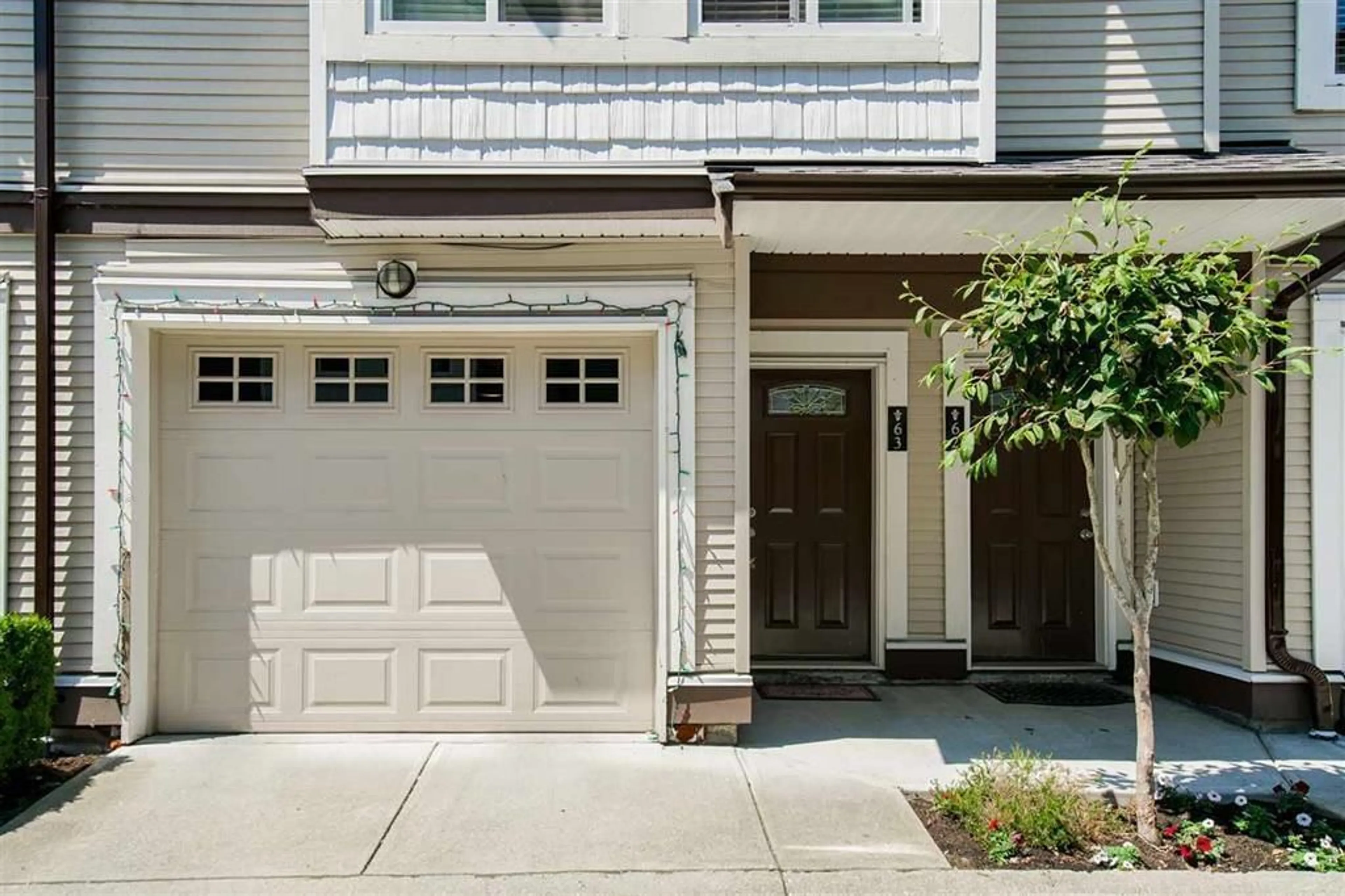 Indoor entryway for 63 - 7156 144, Surrey British Columbia V3W1V5