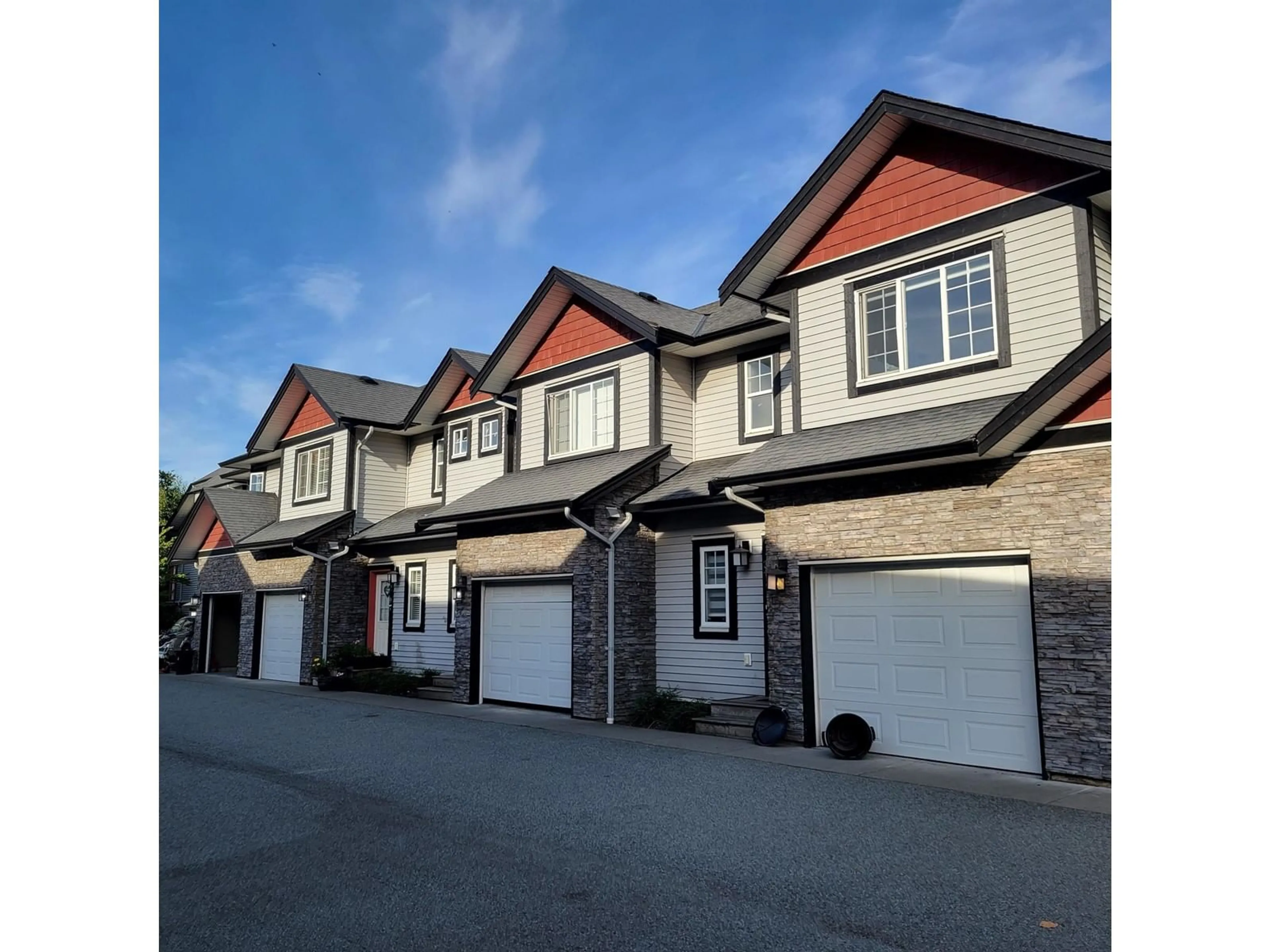 A pic from outside/outdoor area/front of a property/back of a property/a pic from drone, street for 20 31235 UPPER MACLURE ROAD, Abbotsford British Columbia V2T0B2