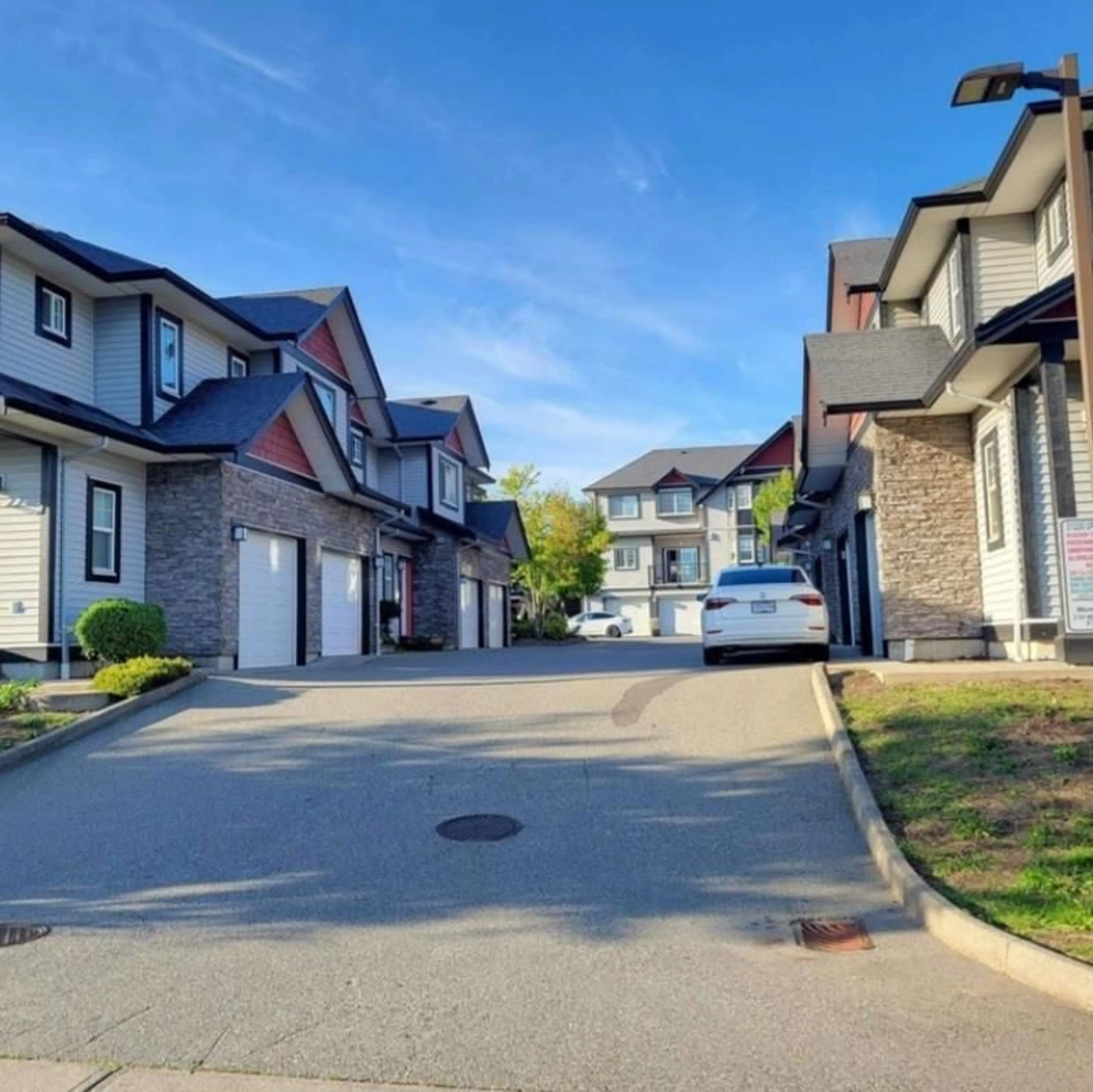 A pic from outside/outdoor area/front of a property/back of a property/a pic from drone, street for 20 31235 UPPER MACLURE ROAD, Abbotsford British Columbia V2T0B2