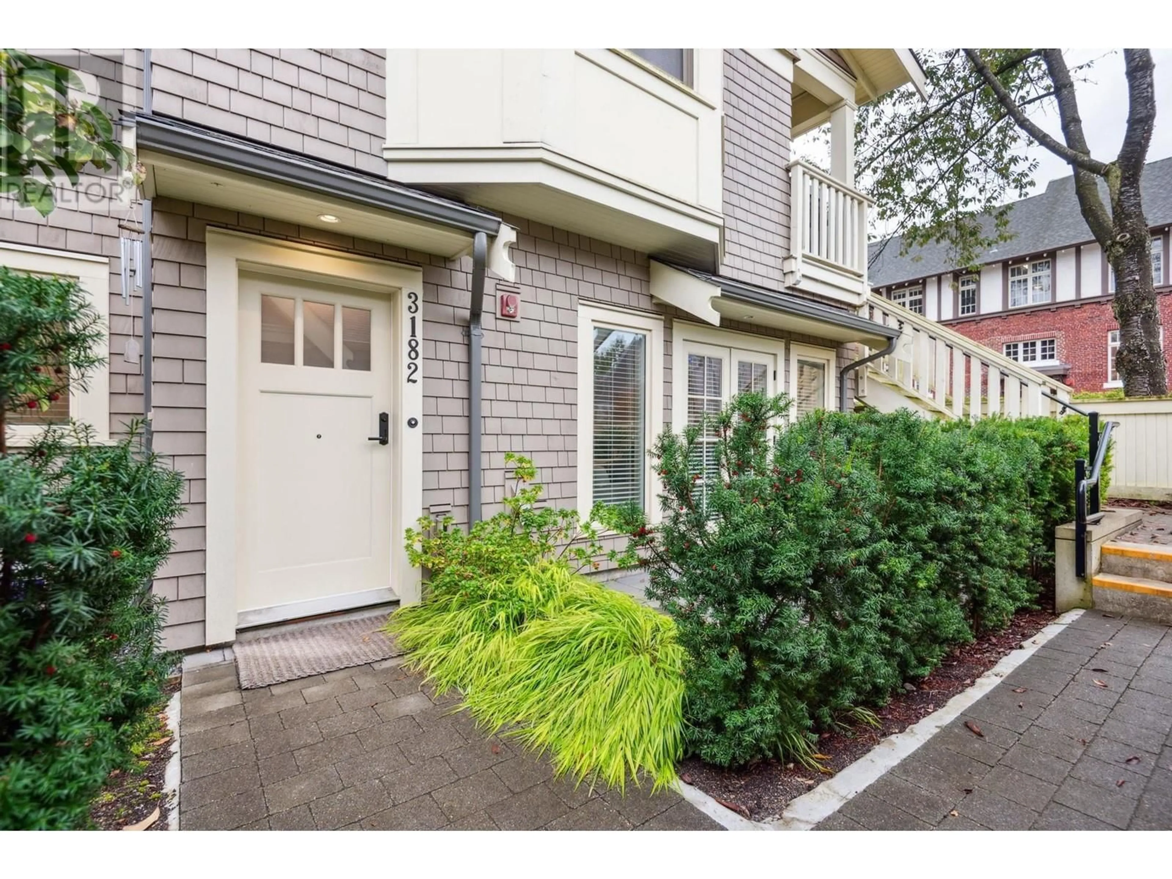 Indoor entryway for 3182 BURRARD STREET, Vancouver British Columbia V6J2L9