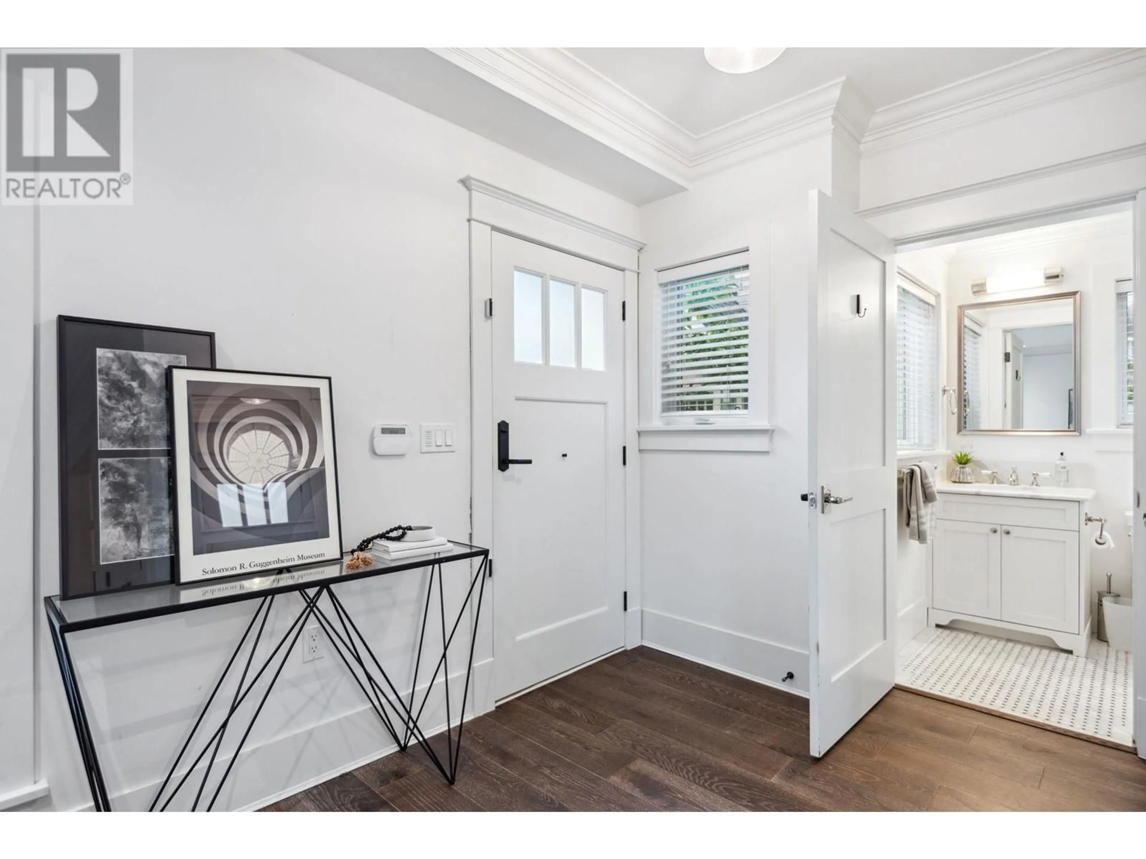 Indoor entryway for 3182 BURRARD STREET, Vancouver British Columbia V6J2L9