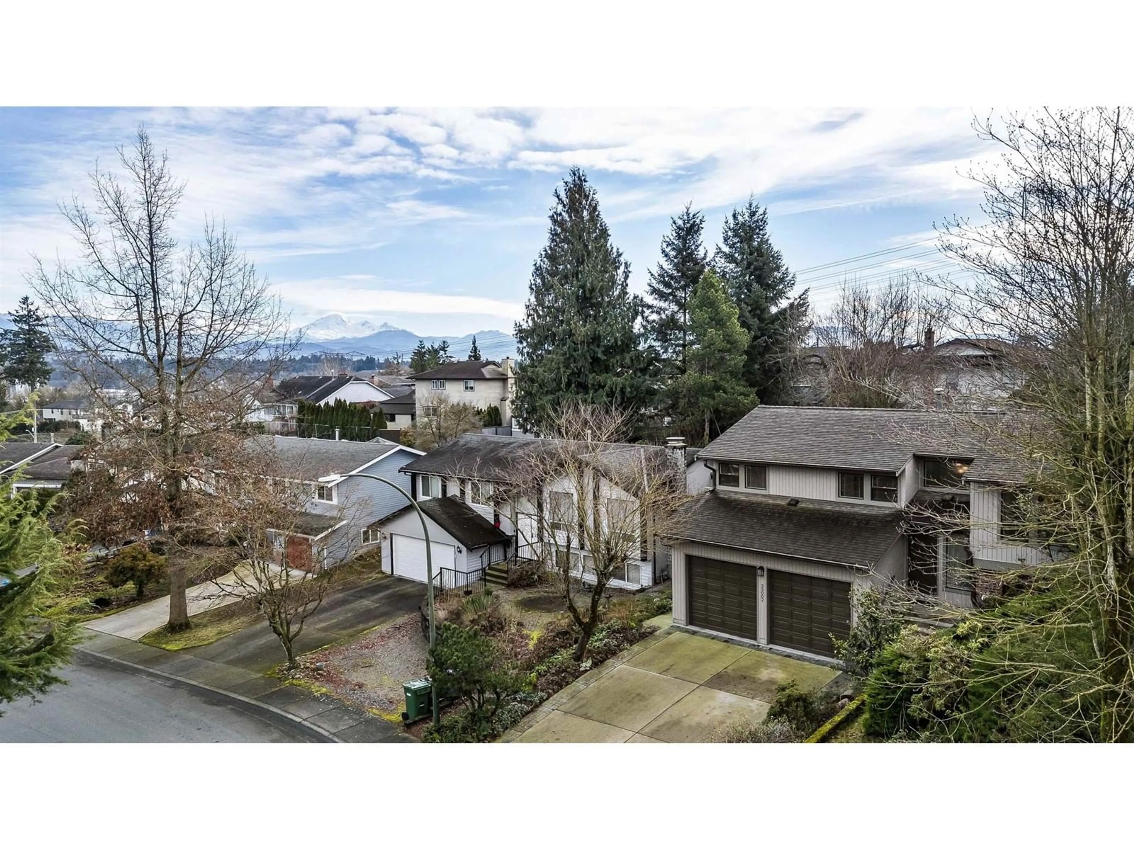 A pic from outside/outdoor area/front of a property/back of a property/a pic from drone, mountain view for 33002 CAITHNESS PLACE, Abbotsford British Columbia V2S7B2