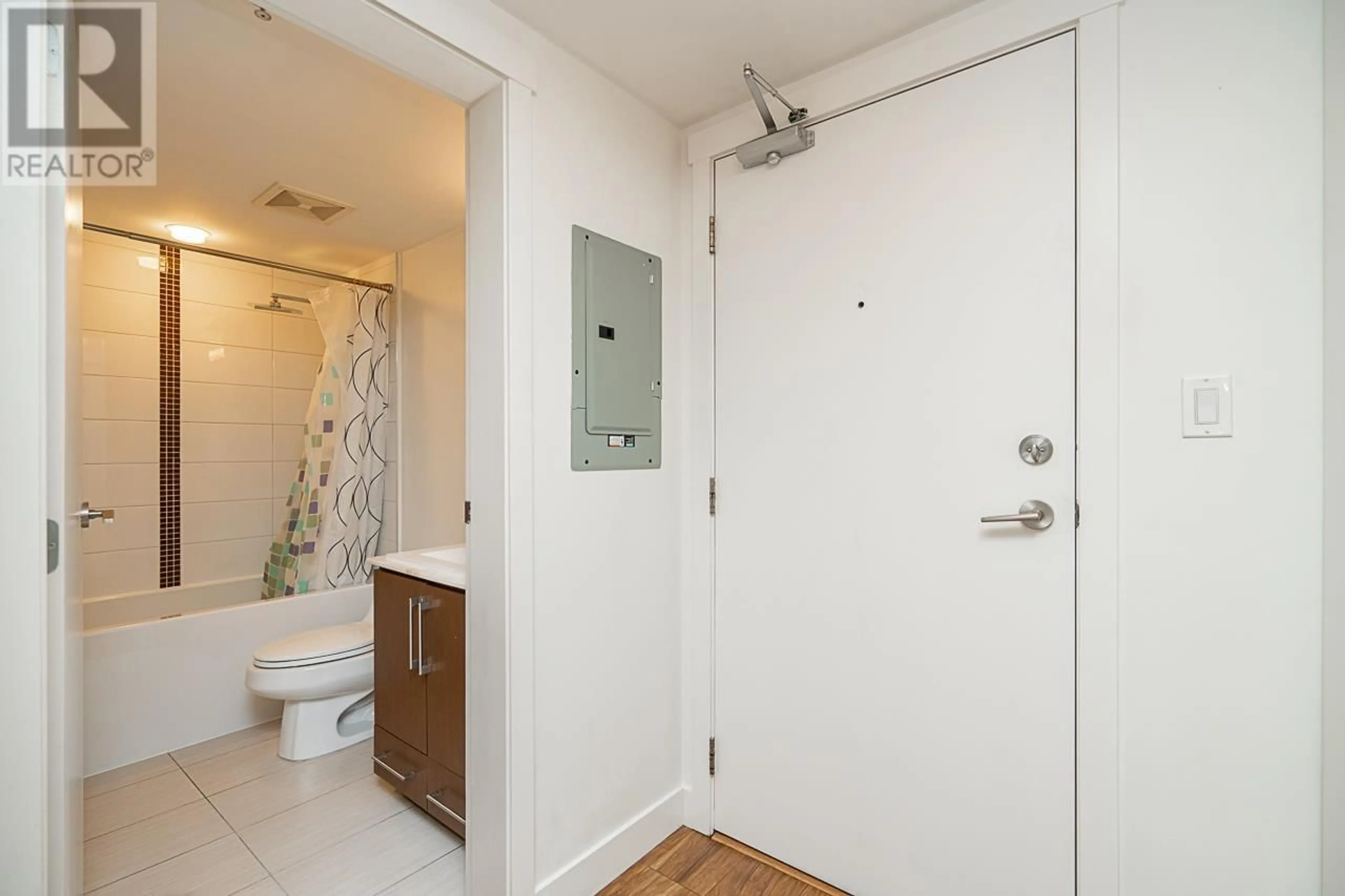 Standard bathroom, unknown for 617 8068 WESTMINSTER HIGHWAY, Richmond British Columbia V6X0C6