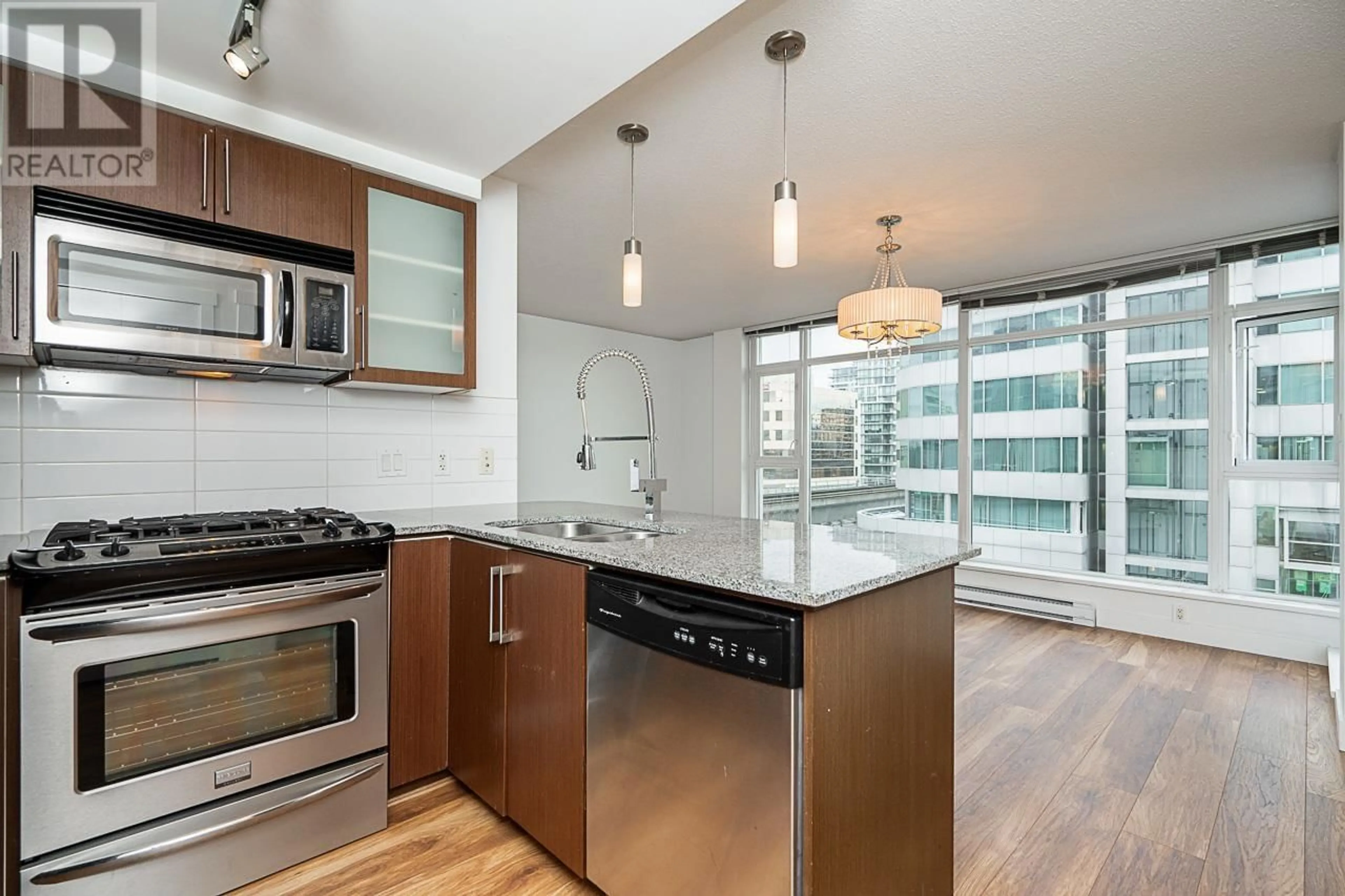 Open concept kitchen, unknown for 617 8068 WESTMINSTER HIGHWAY, Richmond British Columbia V6X0C6