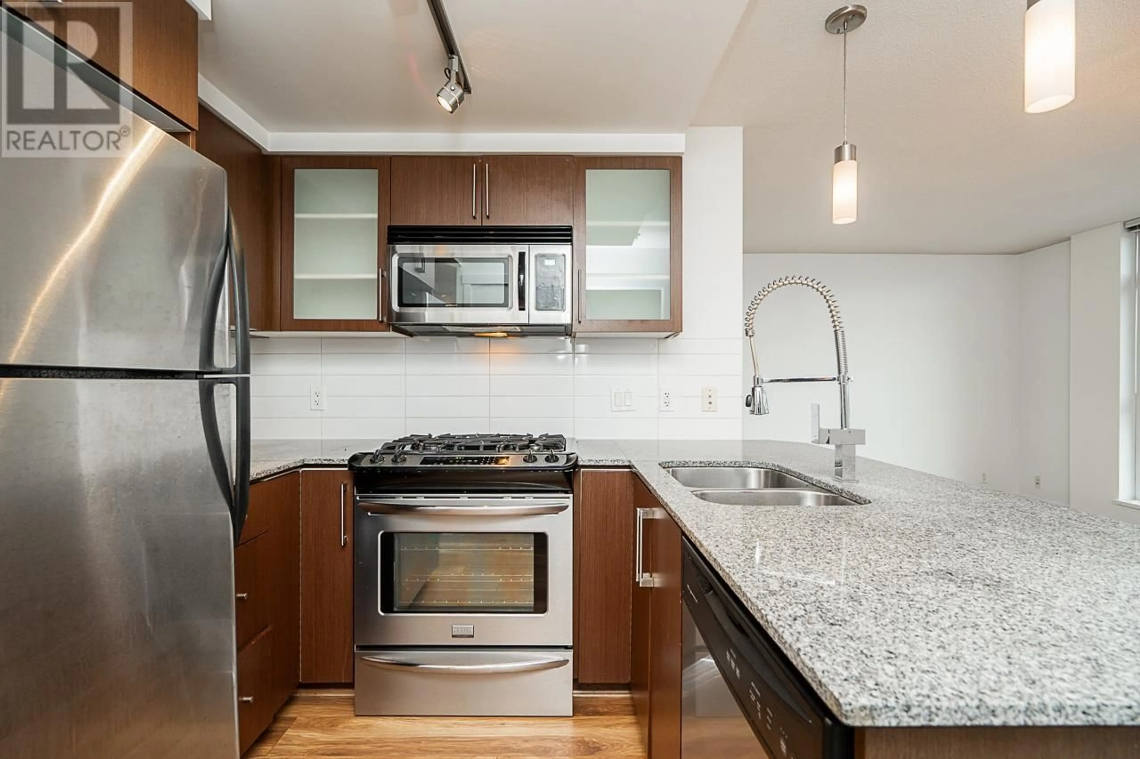 Standard kitchen, unknown for 617 8068 WESTMINSTER HIGHWAY, Richmond British Columbia V6X0C6