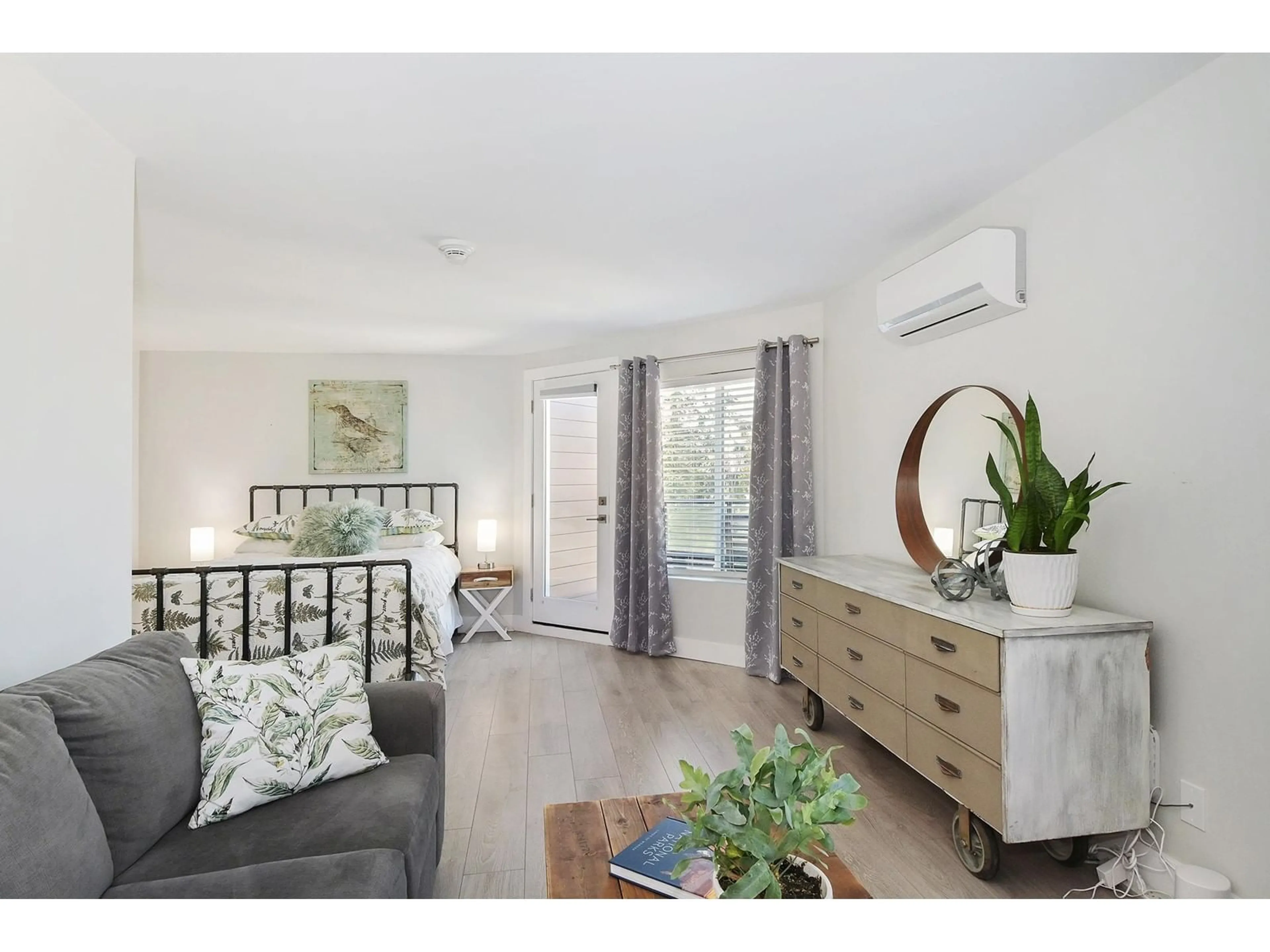 A pic of a room for 9 - 15989 MARINE, White Rock British Columbia V4B1G1
