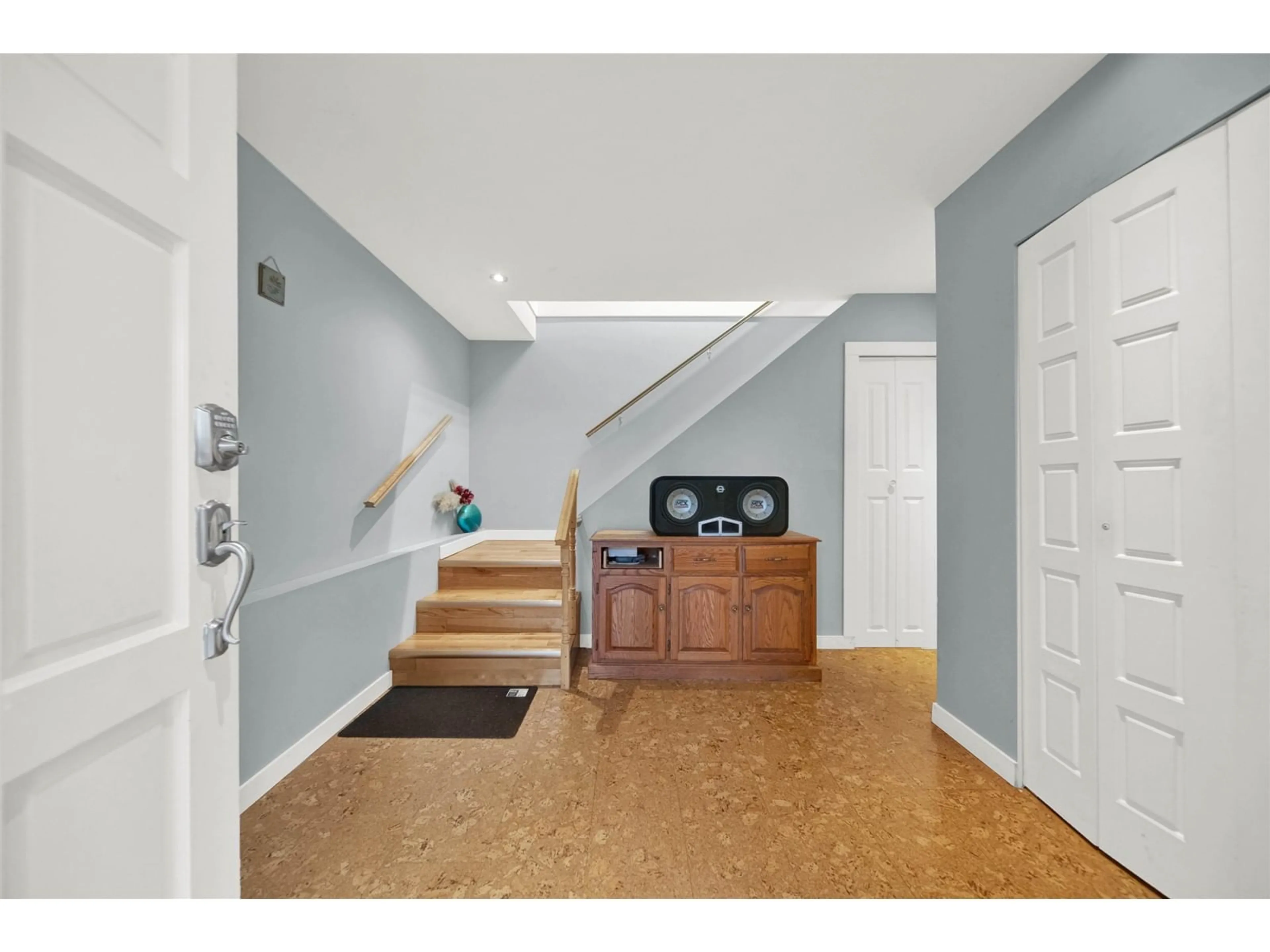 Indoor entryway for 13388 CRESTVIEW DRIVE, Surrey British Columbia V3R6T1