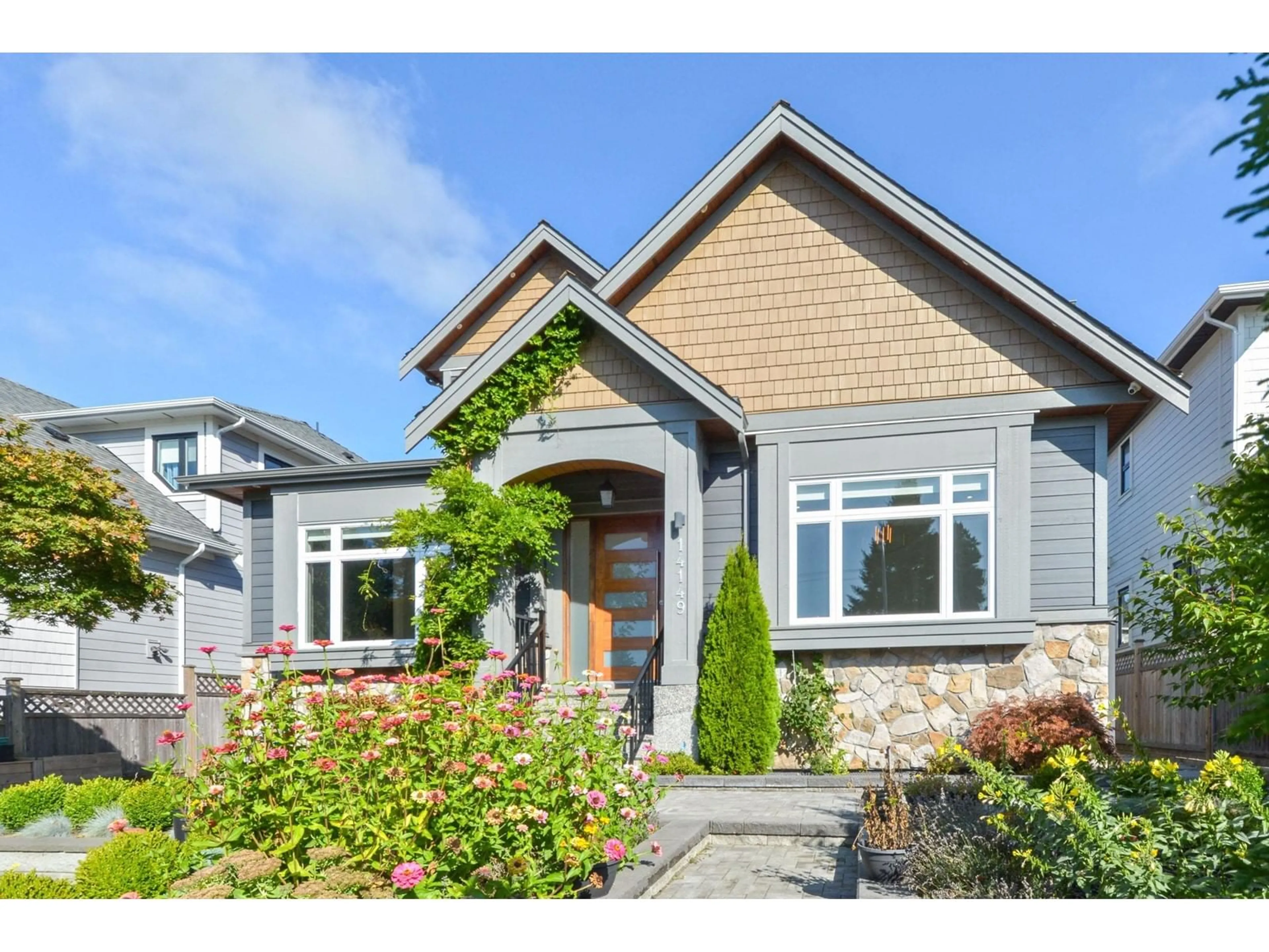 Home with vinyl exterior material, street for 14149 16, Surrey British Columbia V4A1P9