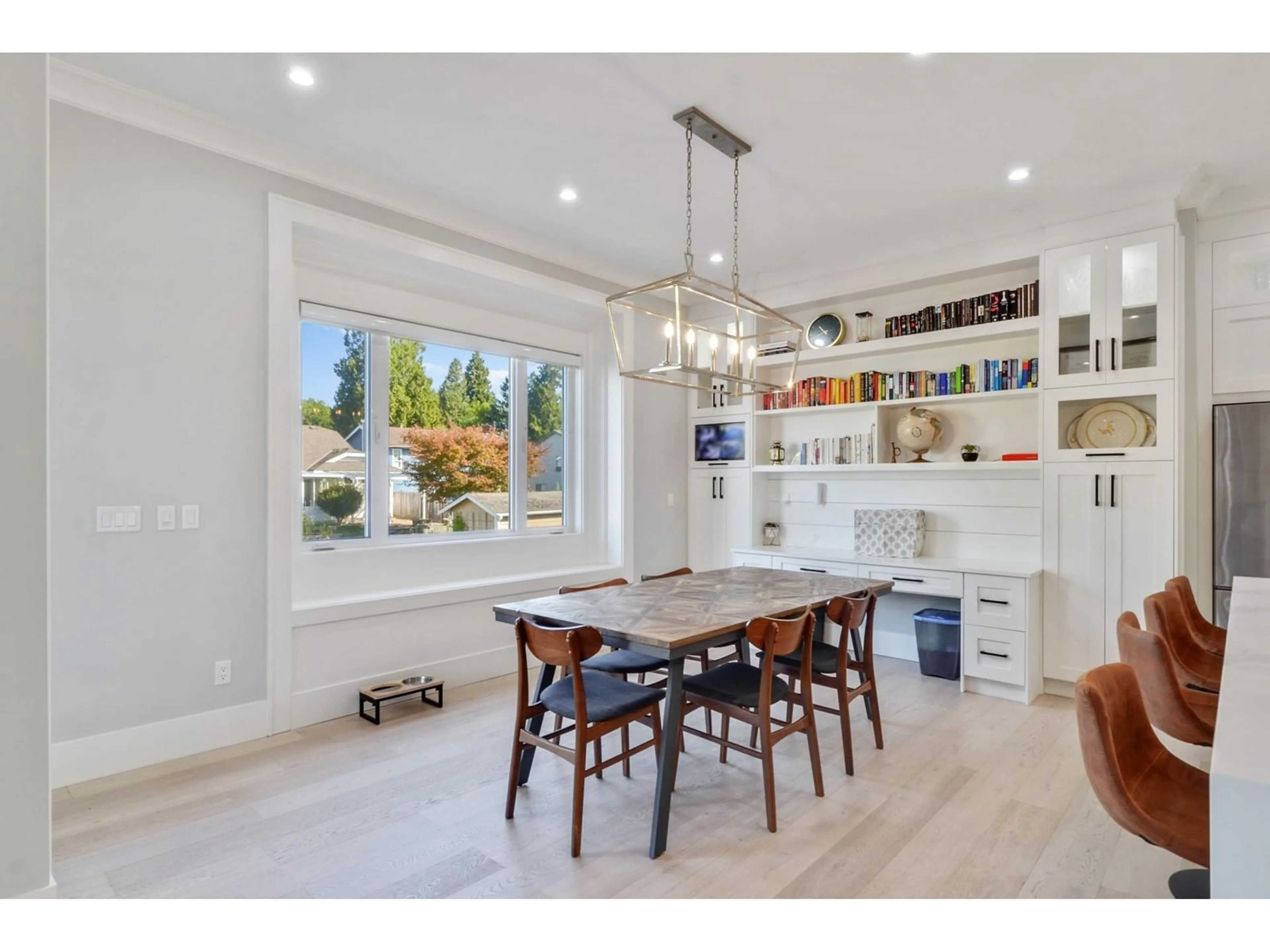 Open concept kitchen, ceramic/tile floor for 14149 16, Surrey British Columbia V4A1P9