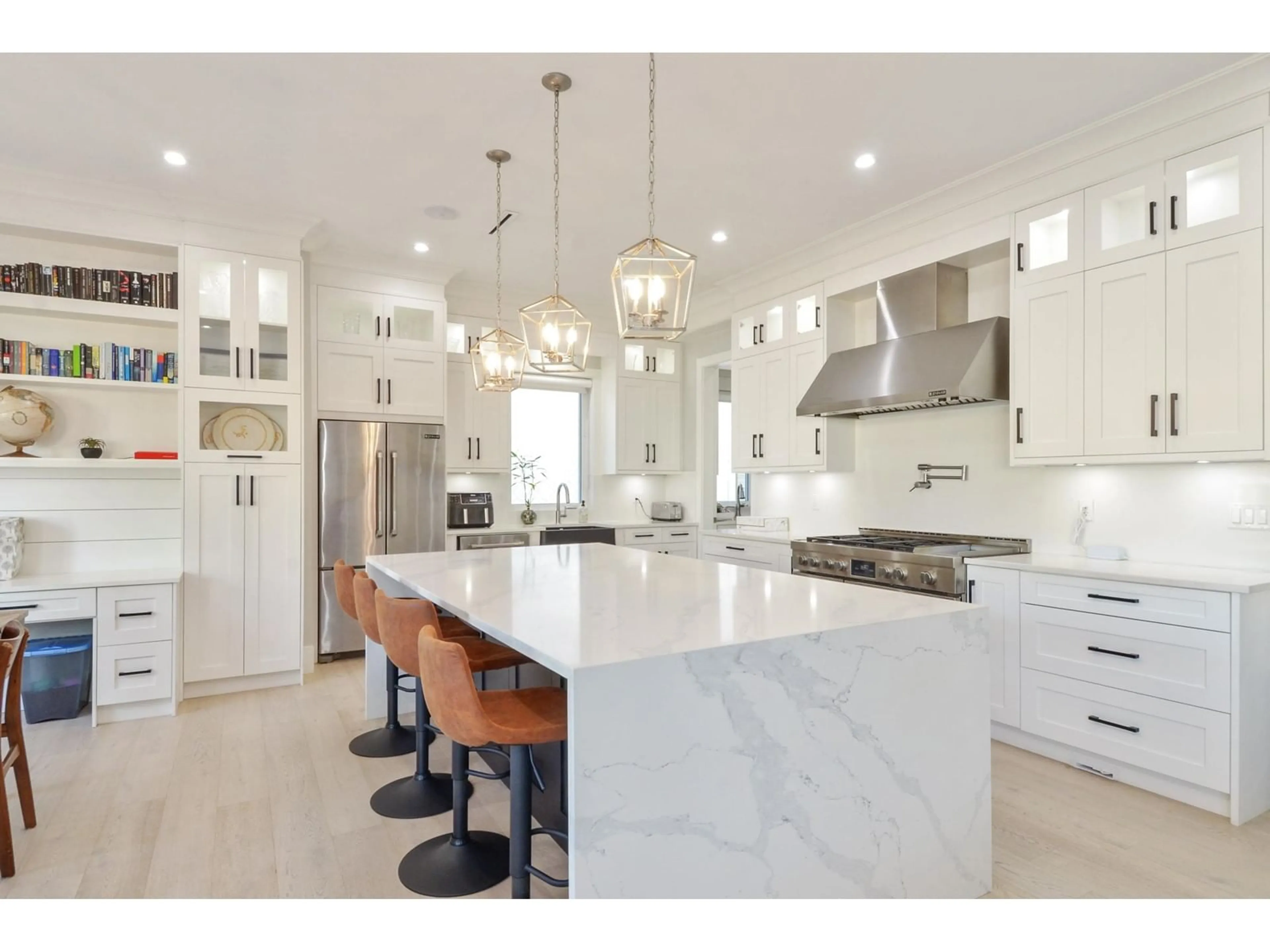 Open concept kitchen, ceramic/tile floor for 14149 16, Surrey British Columbia V4A1P9