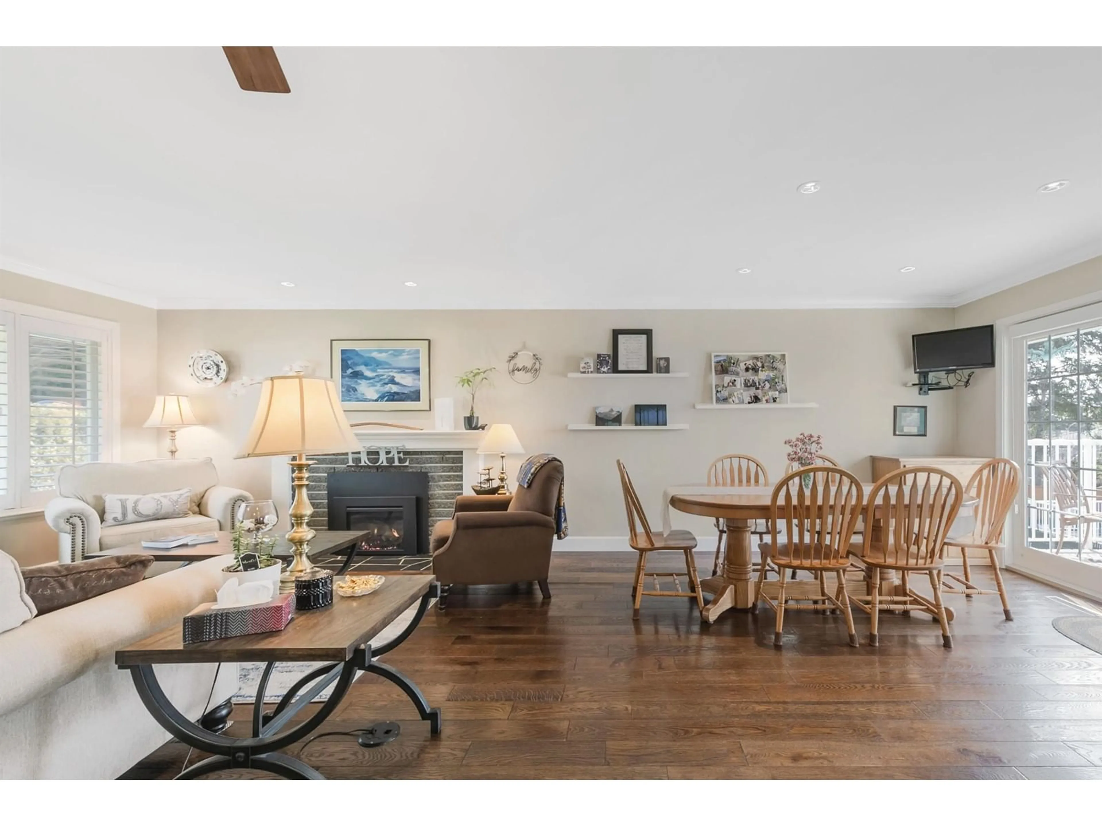 Living room with furniture, wood/laminate floor for 9435 115A STREET, Delta British Columbia V4C5S4