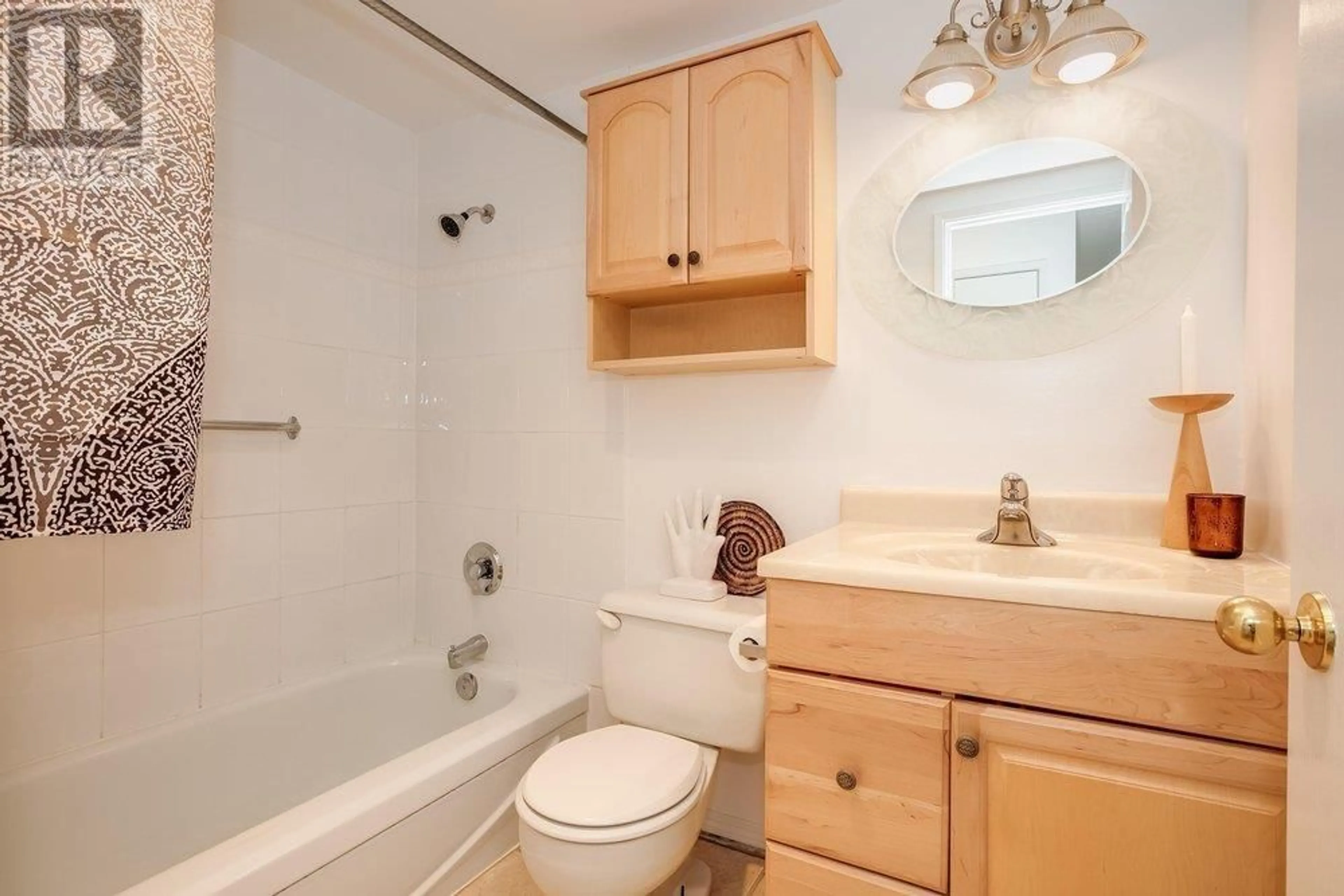 Standard bathroom, unknown for 103 910 FIFTH AVENUE, New Westminster British Columbia V3M1Y2