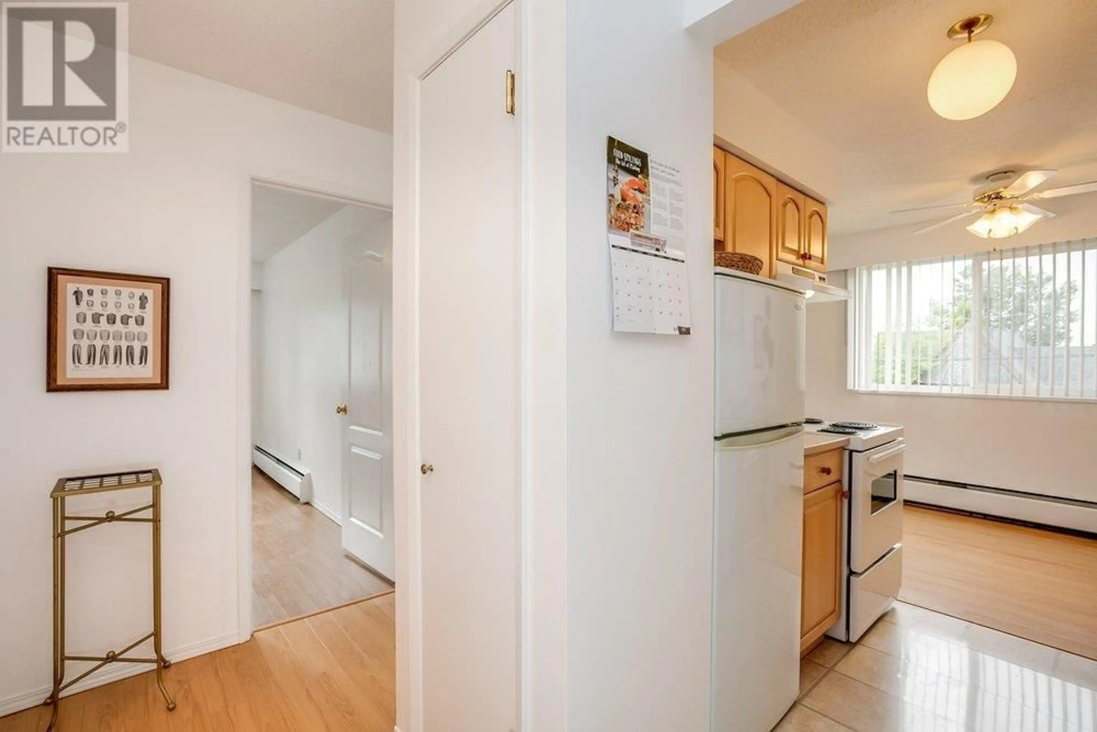 Standard kitchen, unknown for 103 910 FIFTH AVENUE, New Westminster British Columbia V3M1Y2