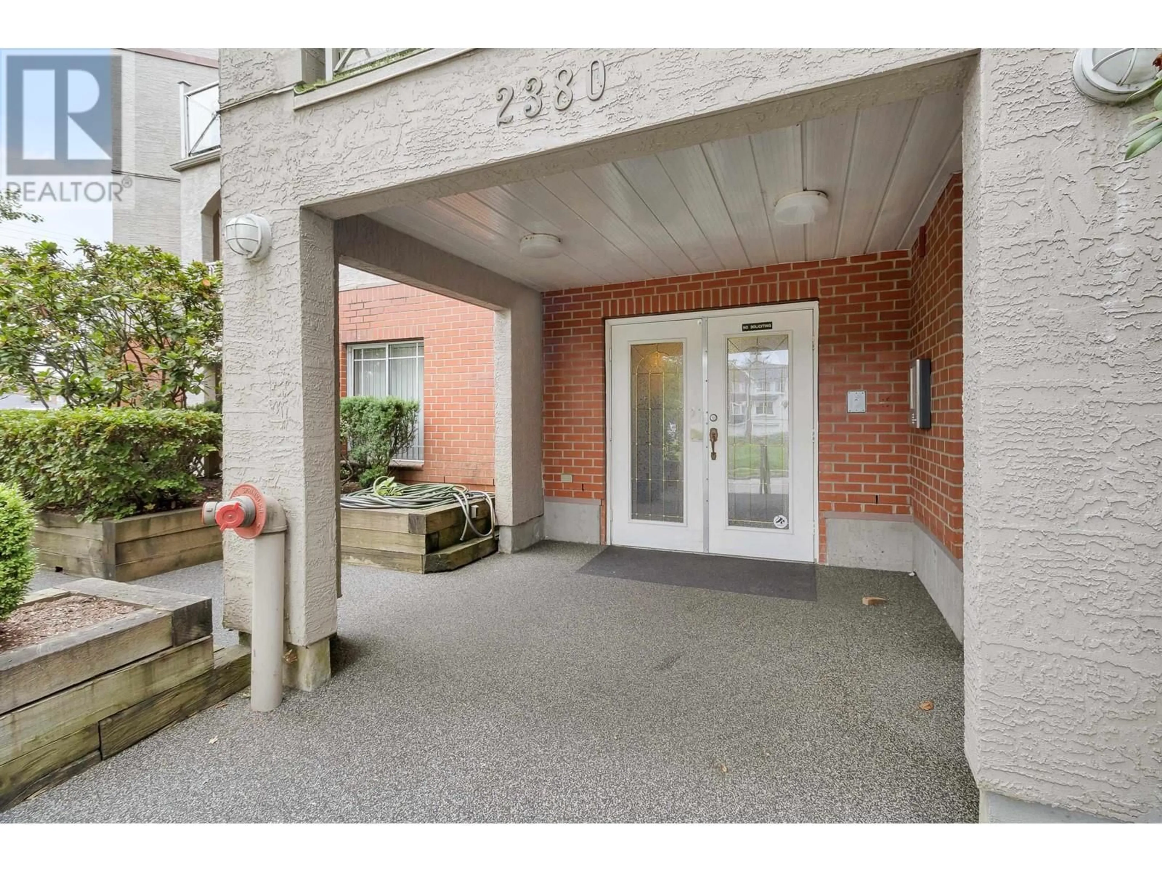 Indoor foyer for 201 2380 SHAUGHNESSY STREET, Port Coquitlam British Columbia V3C3E3