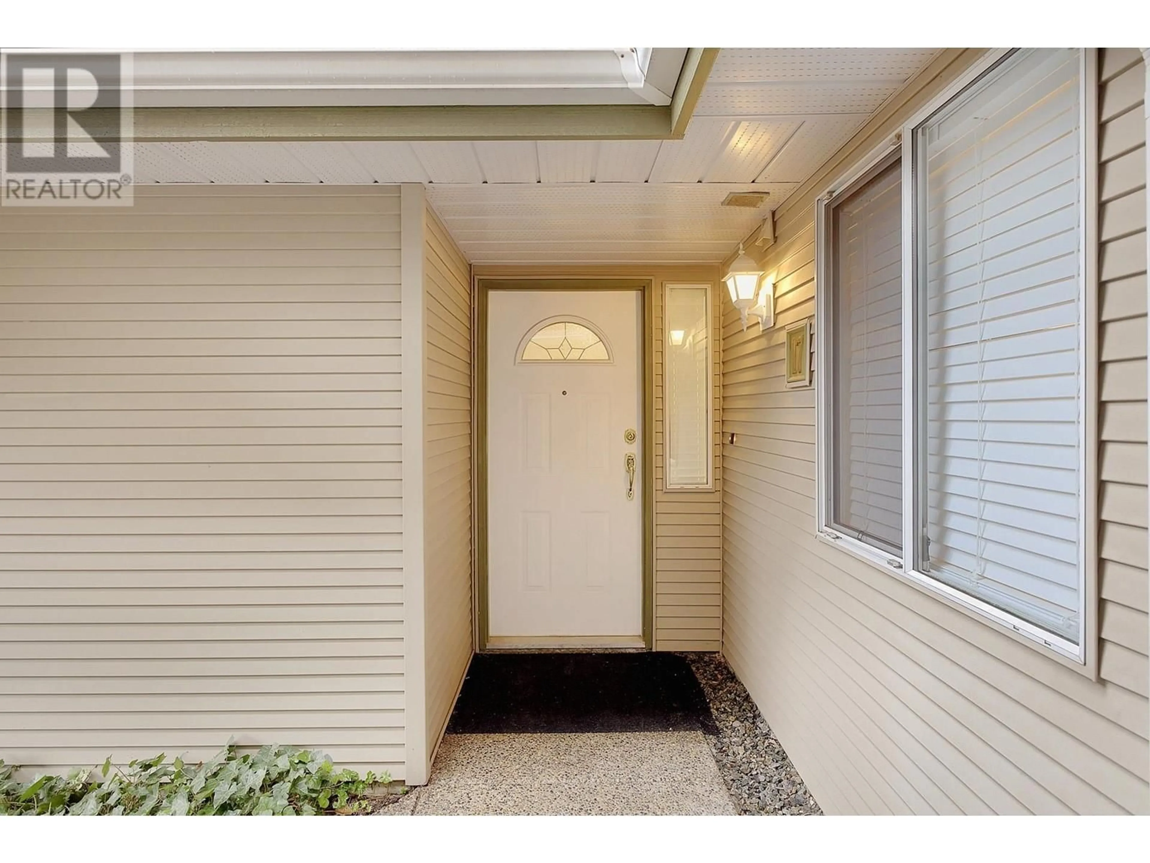 Indoor entryway for 17 21491 DEWDNEY TRUNK ROAD, Maple Ridge British Columbia V2X3G5