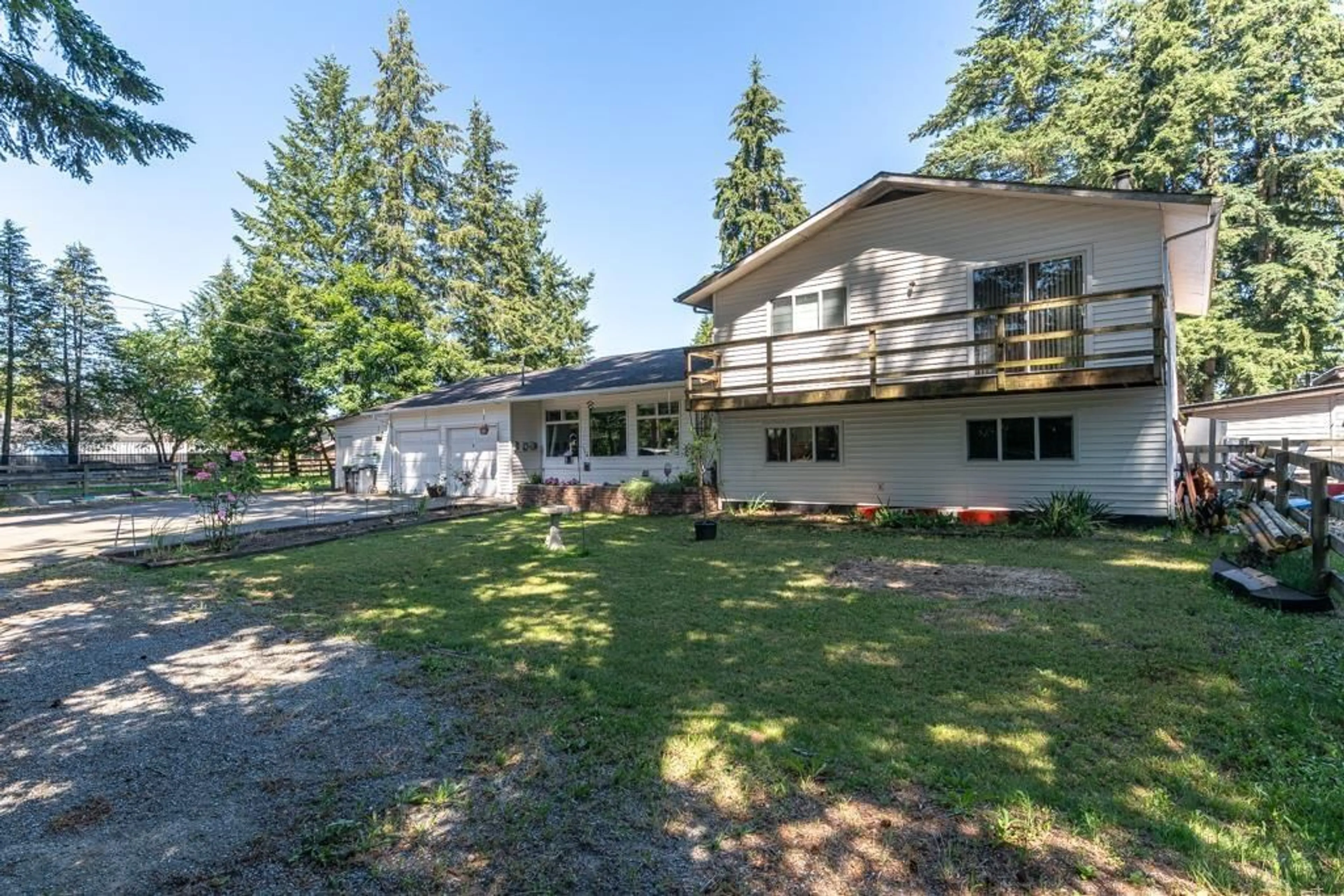 A pic from outside/outdoor area/front of a property/back of a property/a pic from drone, water/lake/river/ocean view for 5638 248, Langley British Columbia V4W1B7