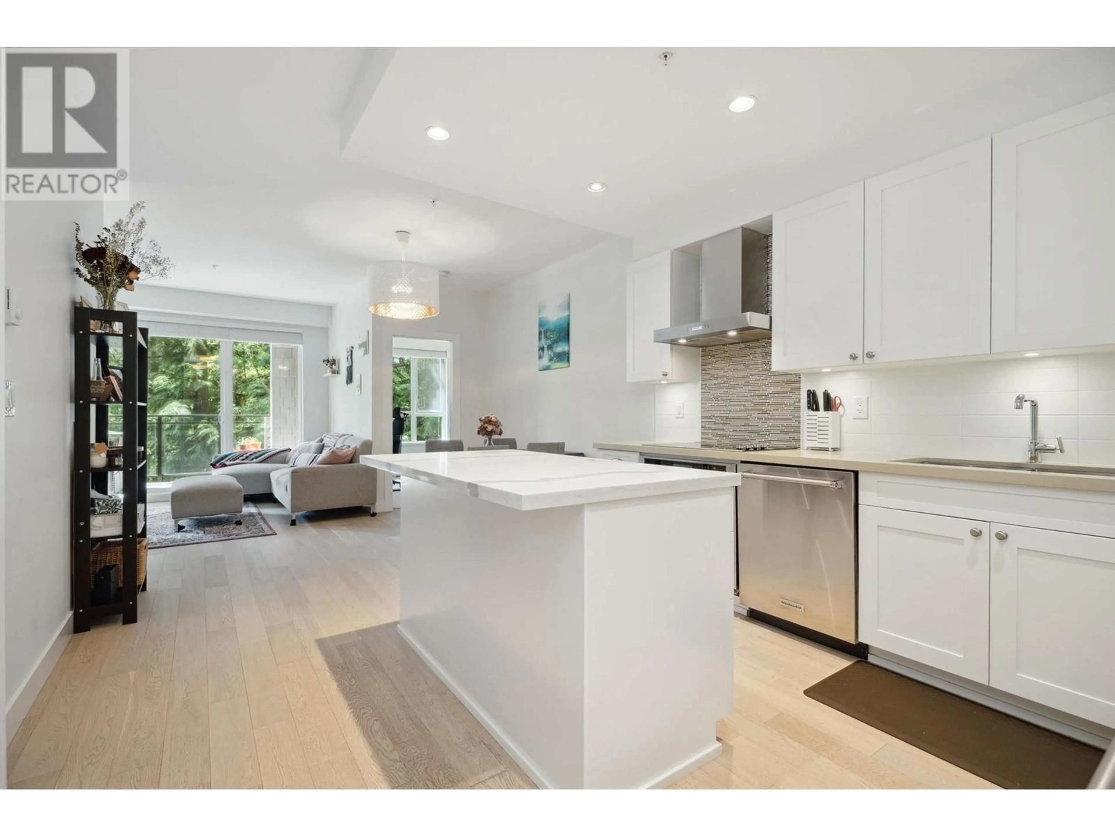 Open concept kitchen, unknown for 305 3399 NOEL DRIVE, Burnaby British Columbia V3J0G8