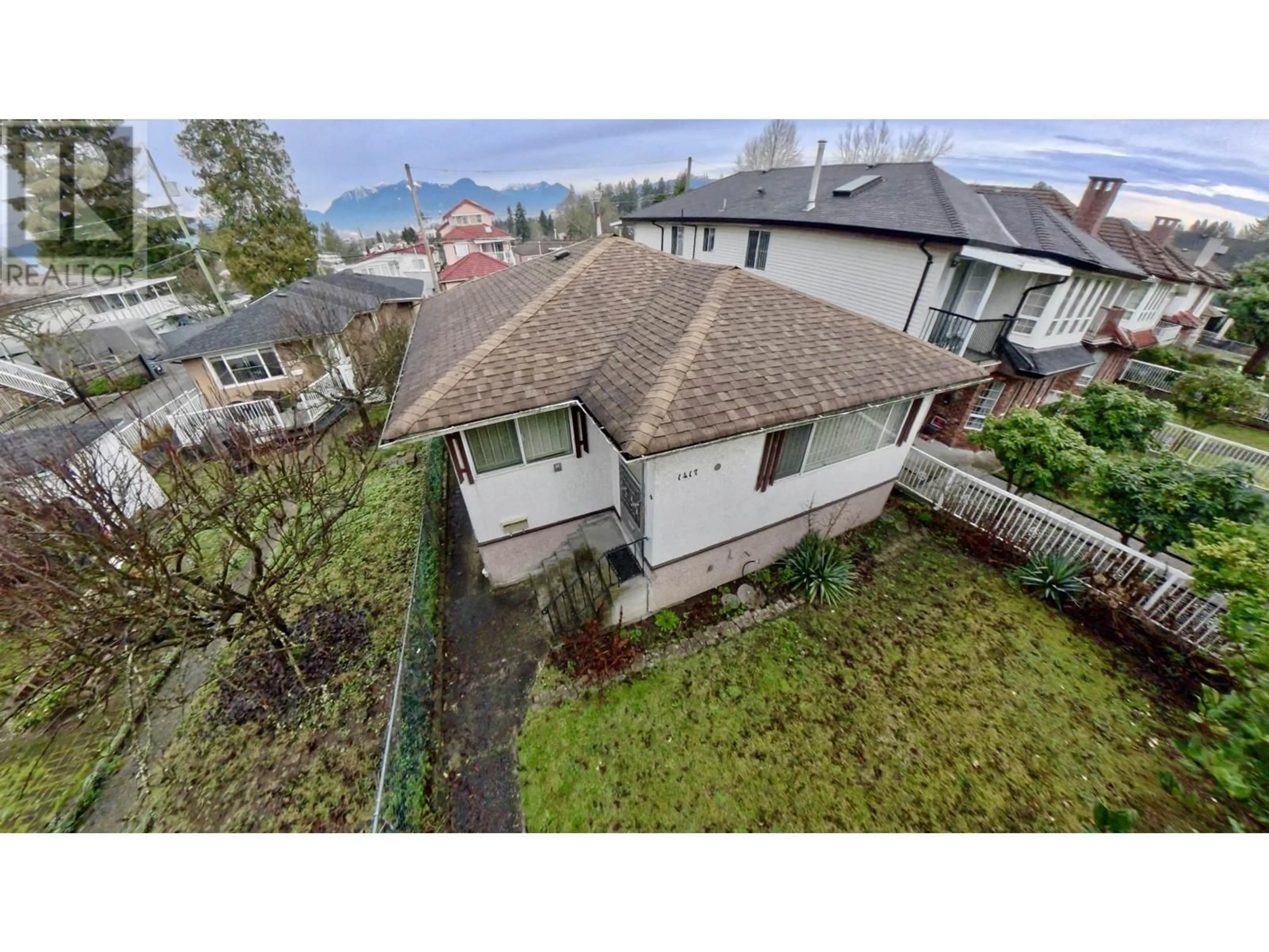 A pic from outside/outdoor area/front of a property/back of a property/a pic from drone, unknown for 1417 E 20TH AVENUE, Vancouver British Columbia V5N2K5