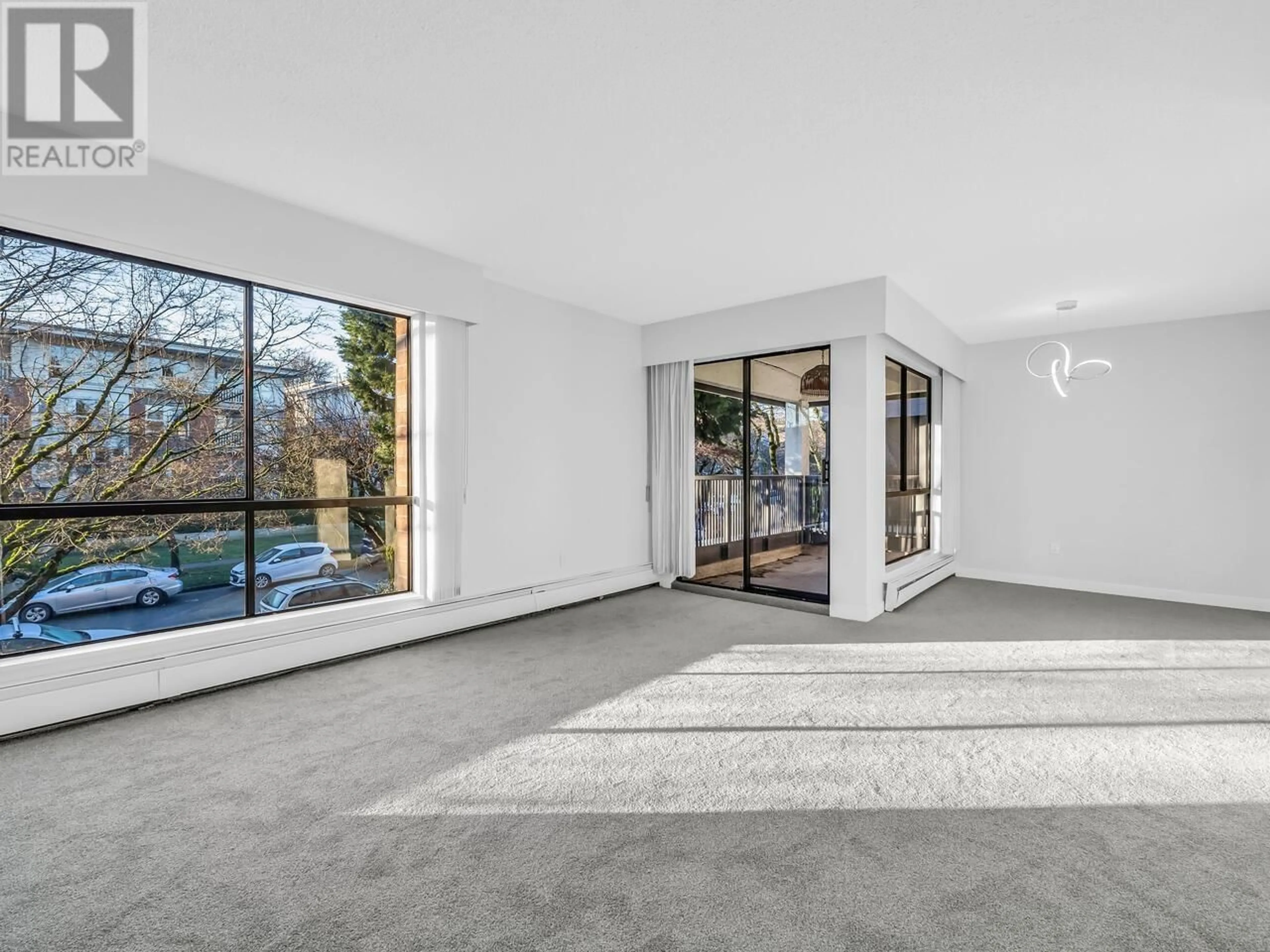 Indoor foyer for 204 1877 W 5TH AVENUE, Vancouver British Columbia V6J1P5