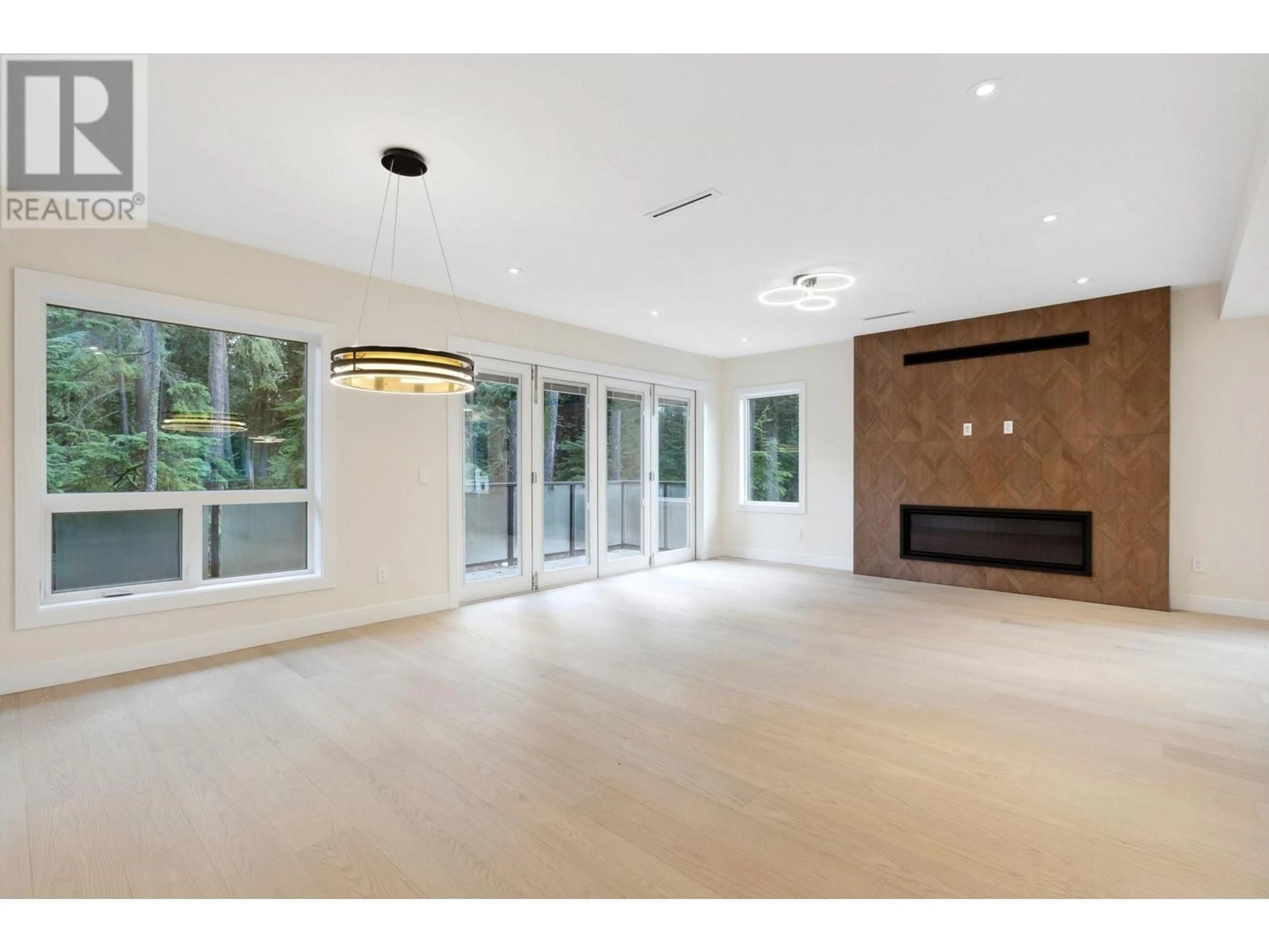 Indoor foyer for 3529 ANNE MACDONALD WAY, North Vancouver British Columbia V7G2S7