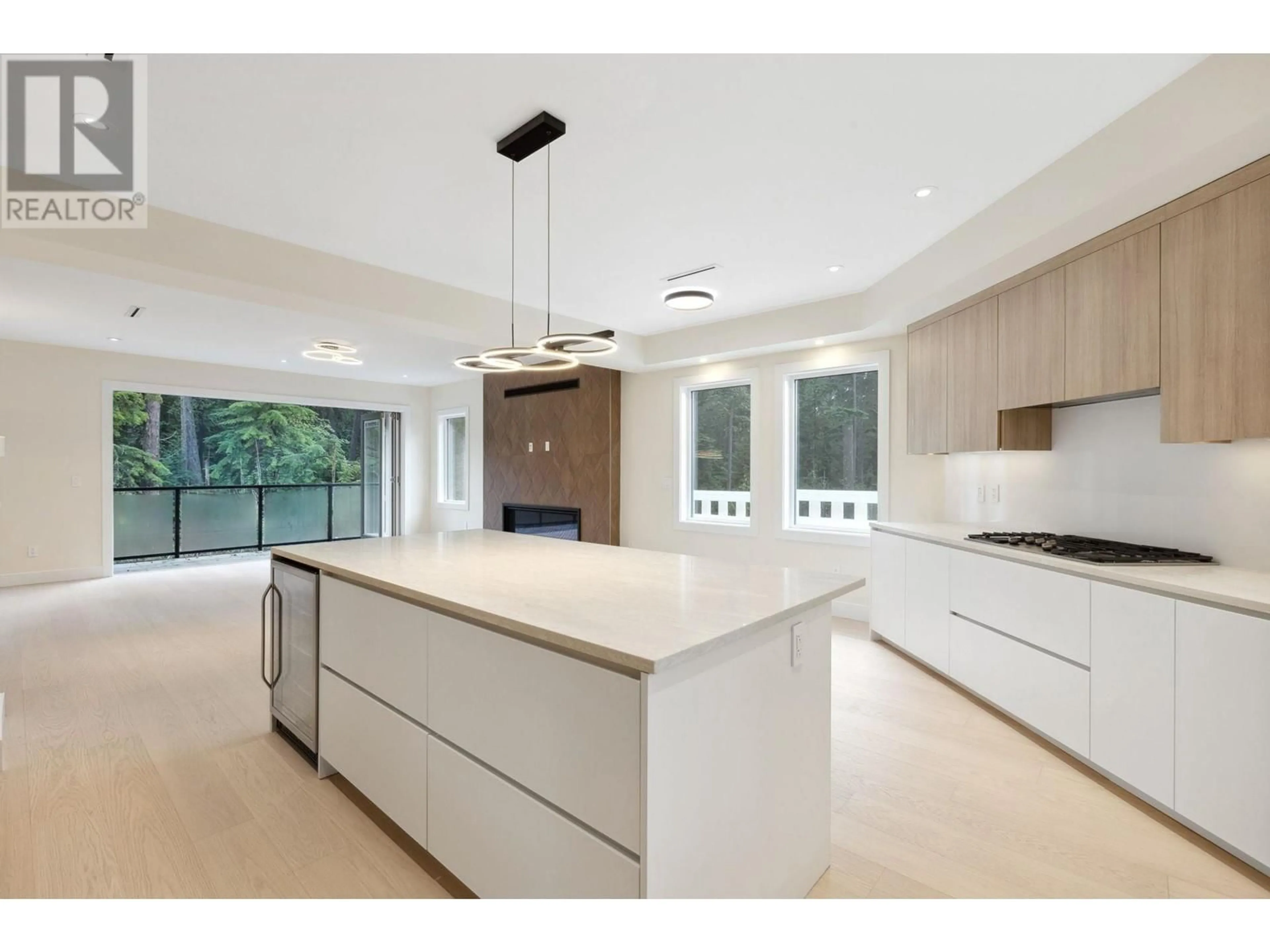 Contemporary kitchen, unknown for 3529 ANNE MACDONALD WAY, North Vancouver British Columbia V7G2S7