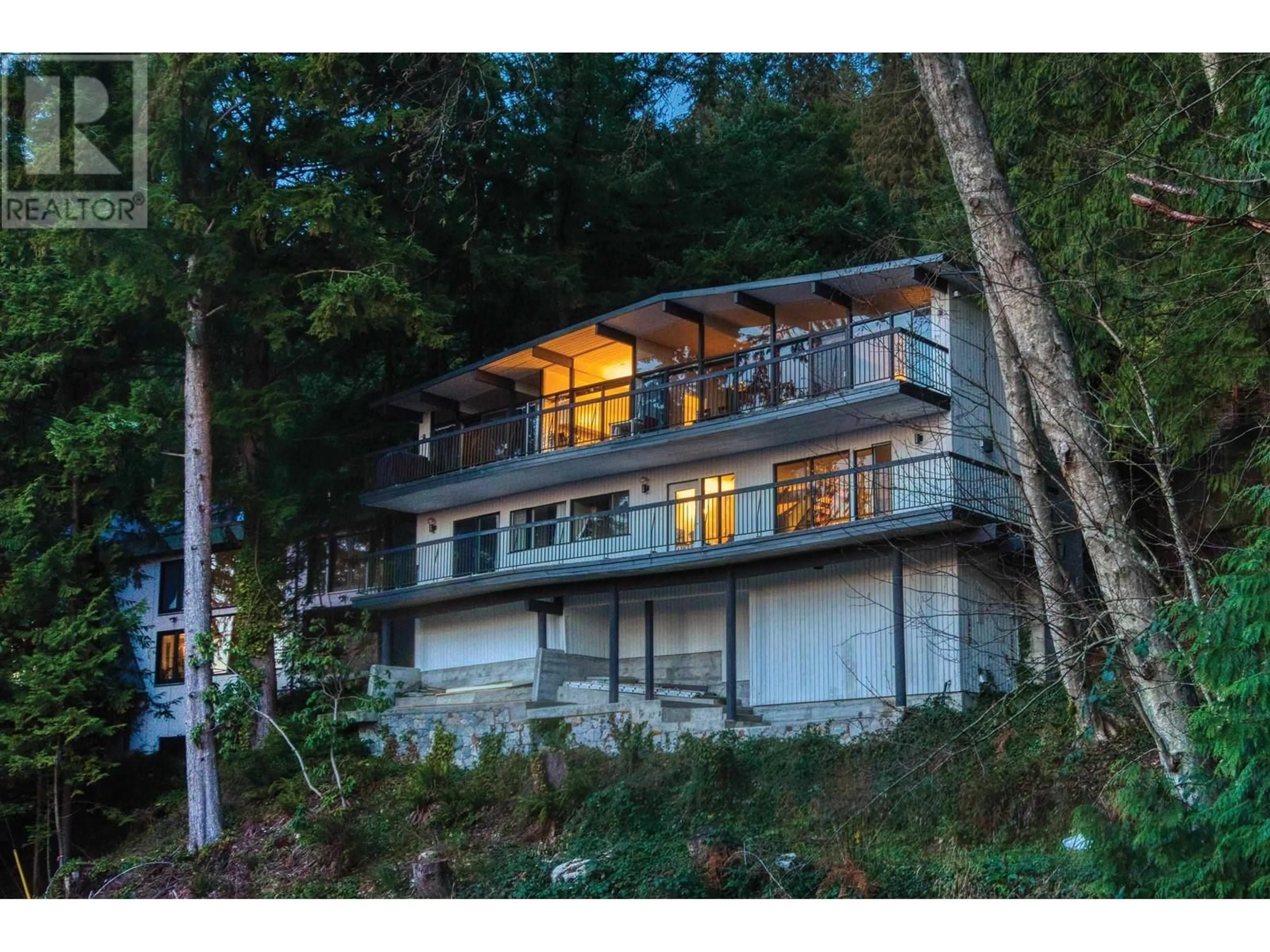 Home with vinyl exterior material, unknown for 4880 SKYLINE DRIVE, North Vancouver British Columbia V7R3J3