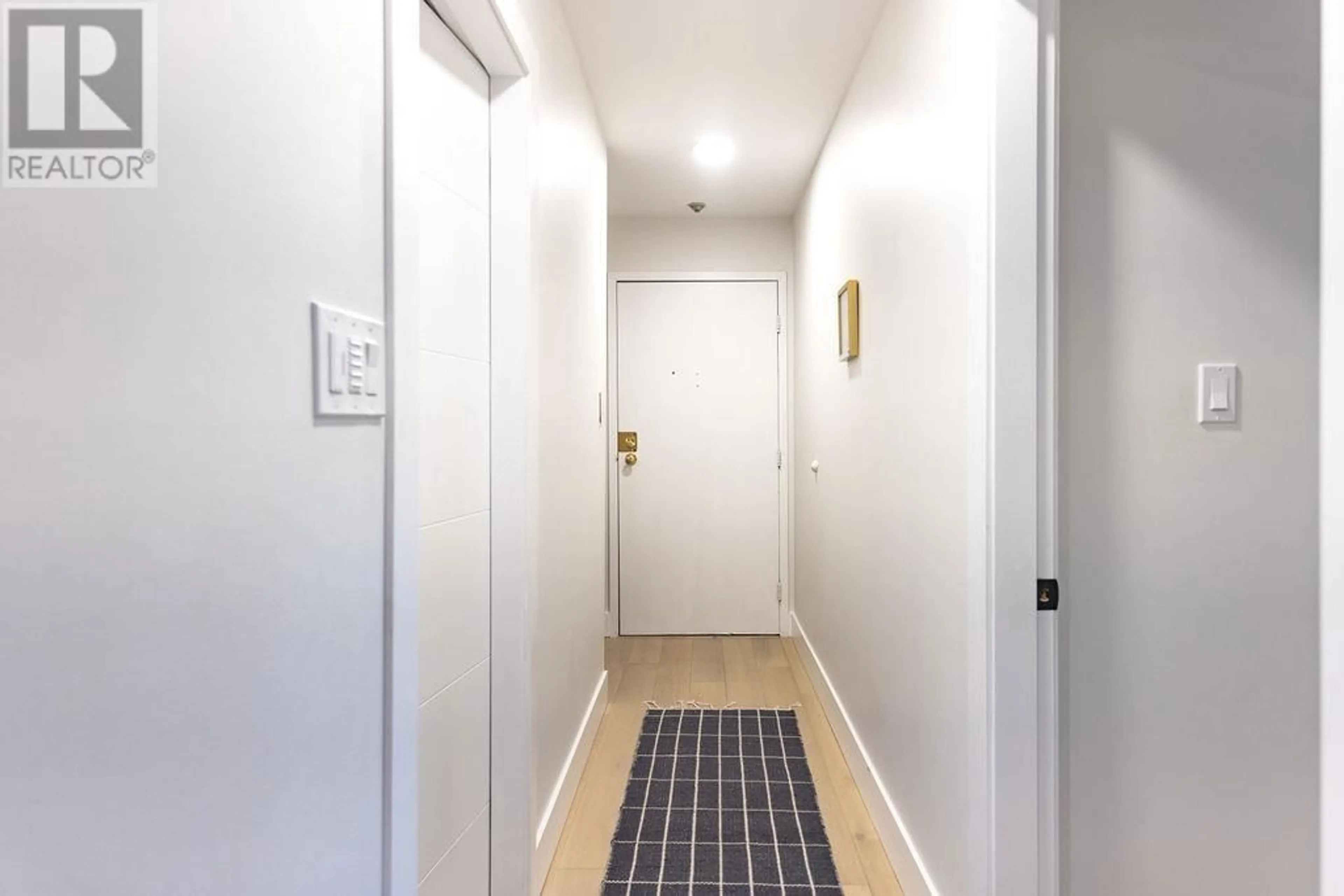 Indoor entryway for PH1 1345 W 15TH AVENUE, Vancouver British Columbia V6H3R3