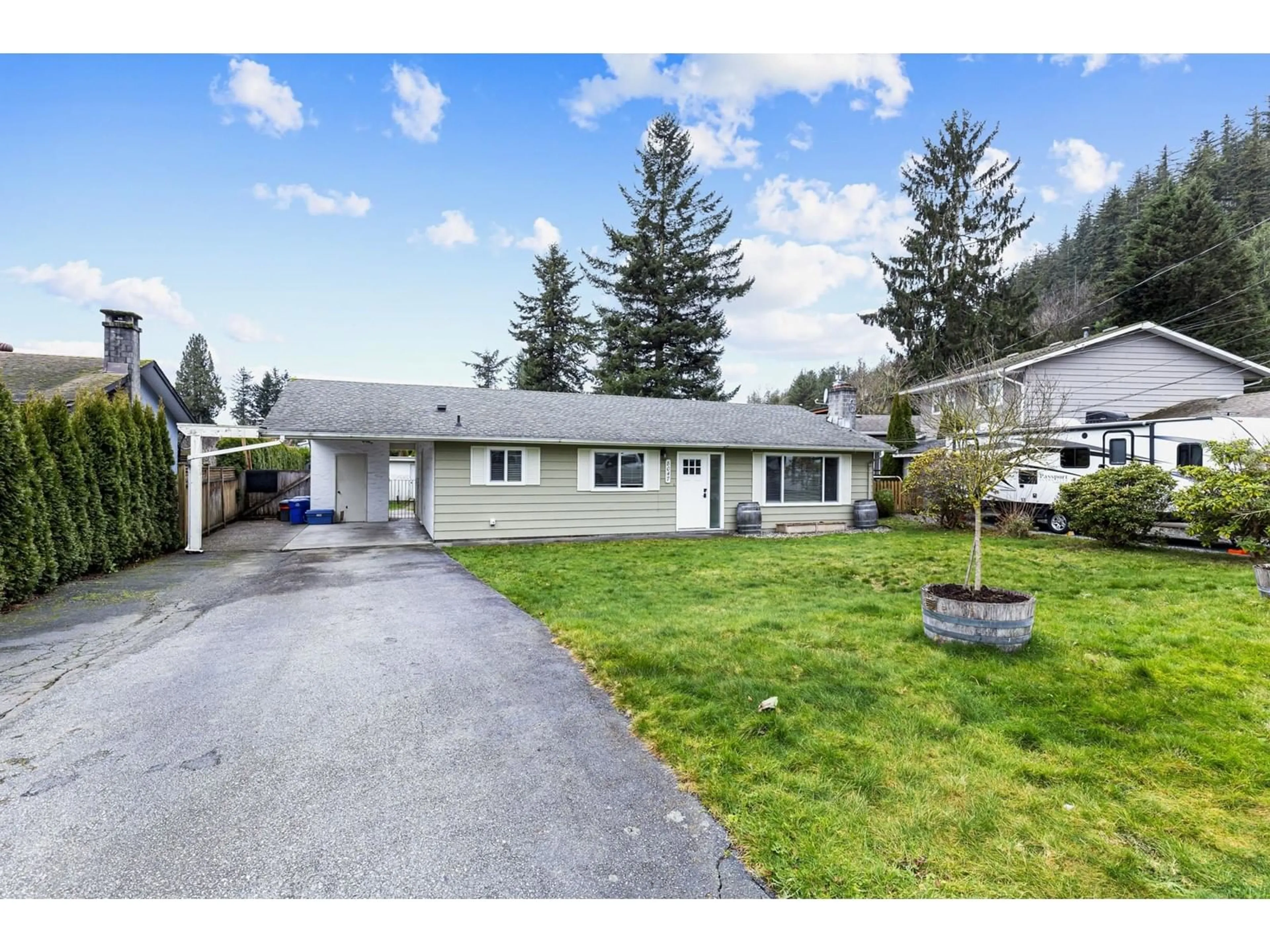 A pic from outside/outdoor area/front of a property/back of a property/a pic from drone, street for 8047 BAYNES STREET, Mission British Columbia V2V6P4