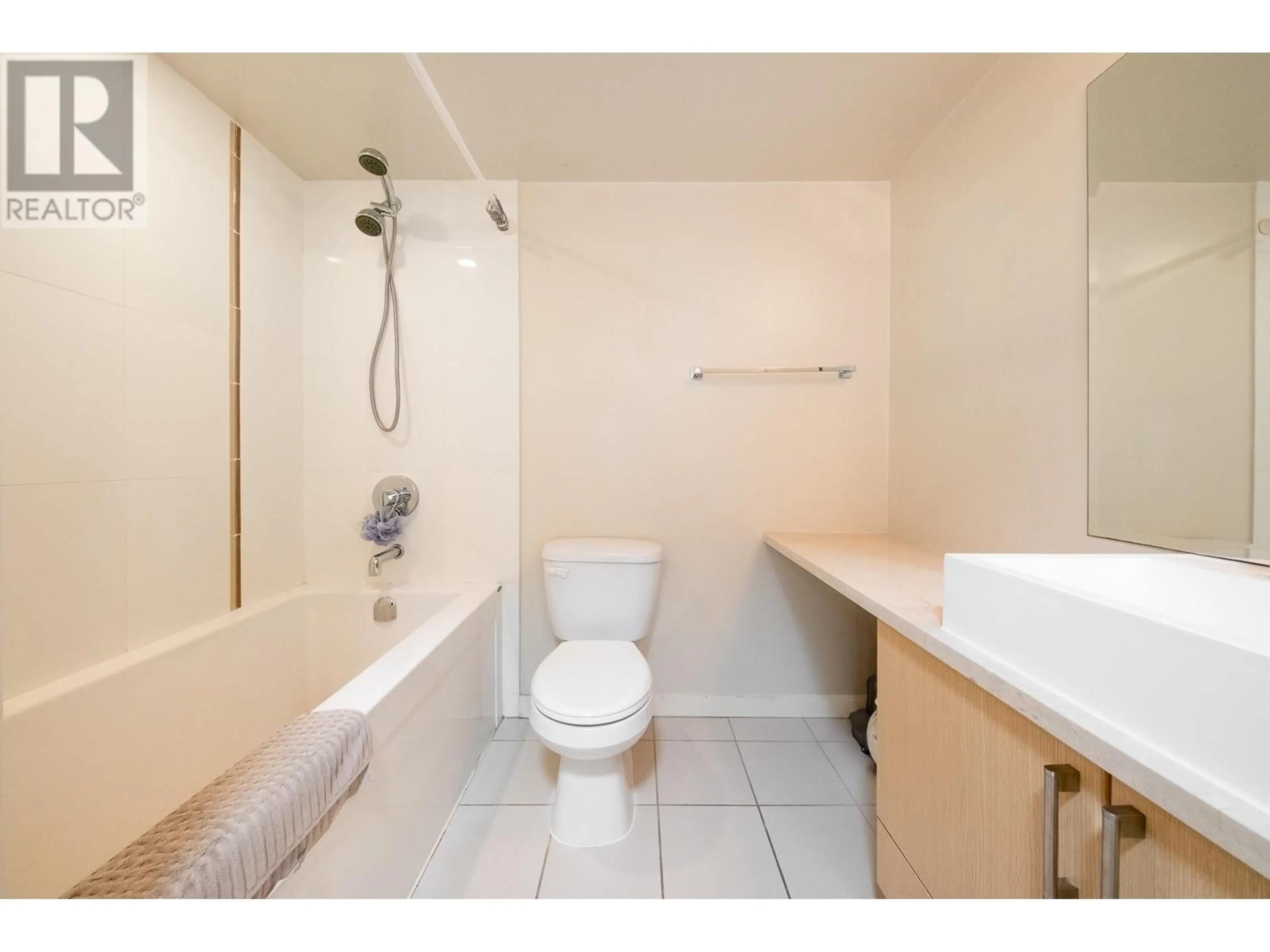 Standard bathroom, ceramic/tile floor for 1203 1068 W BROADWAY, Vancouver British Columbia V6H0A7