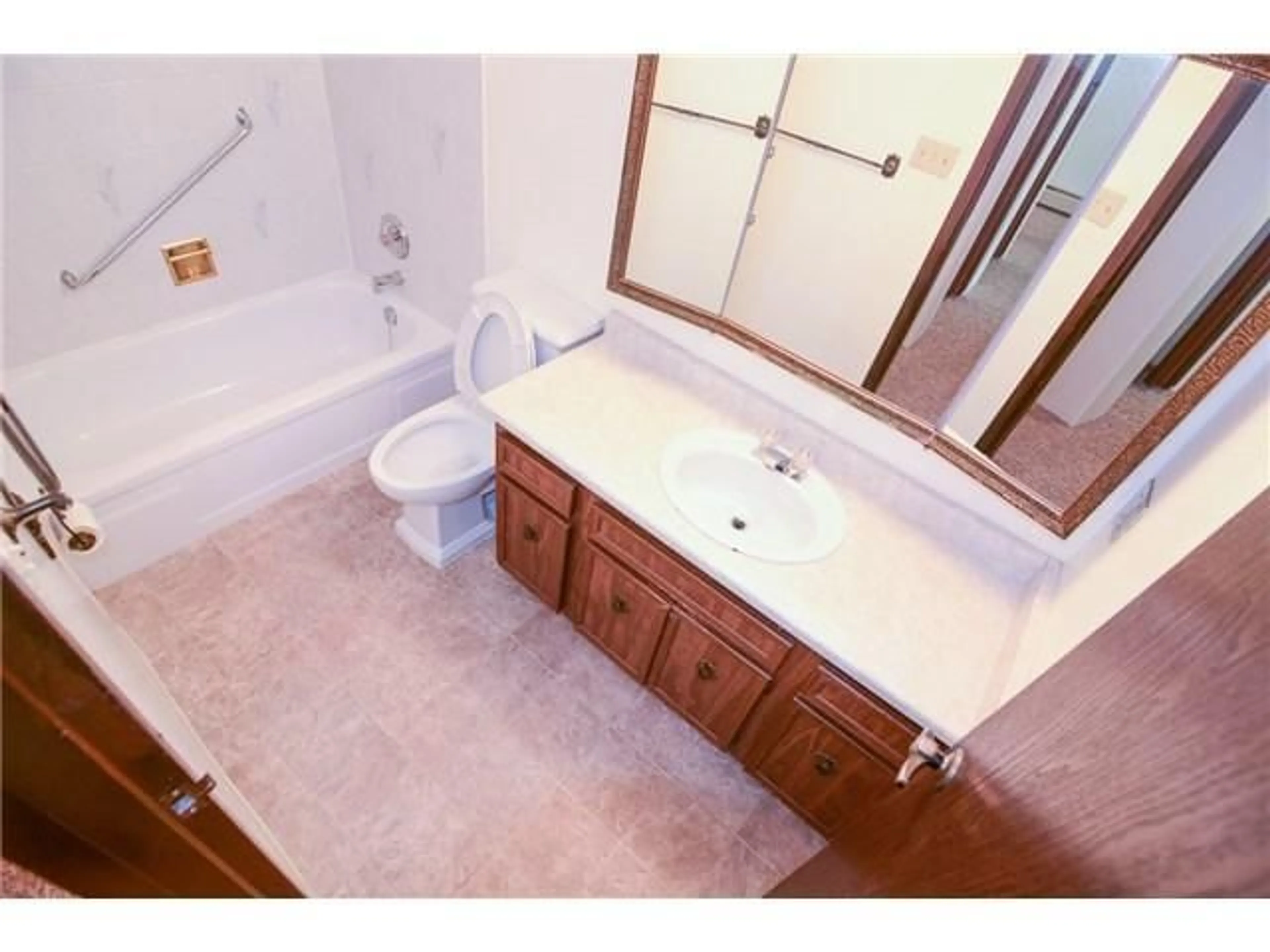 Standard bathroom, ceramic/tile floor for 330 7436 STAVE LAKE STREET, Mission British Columbia V2V5B9