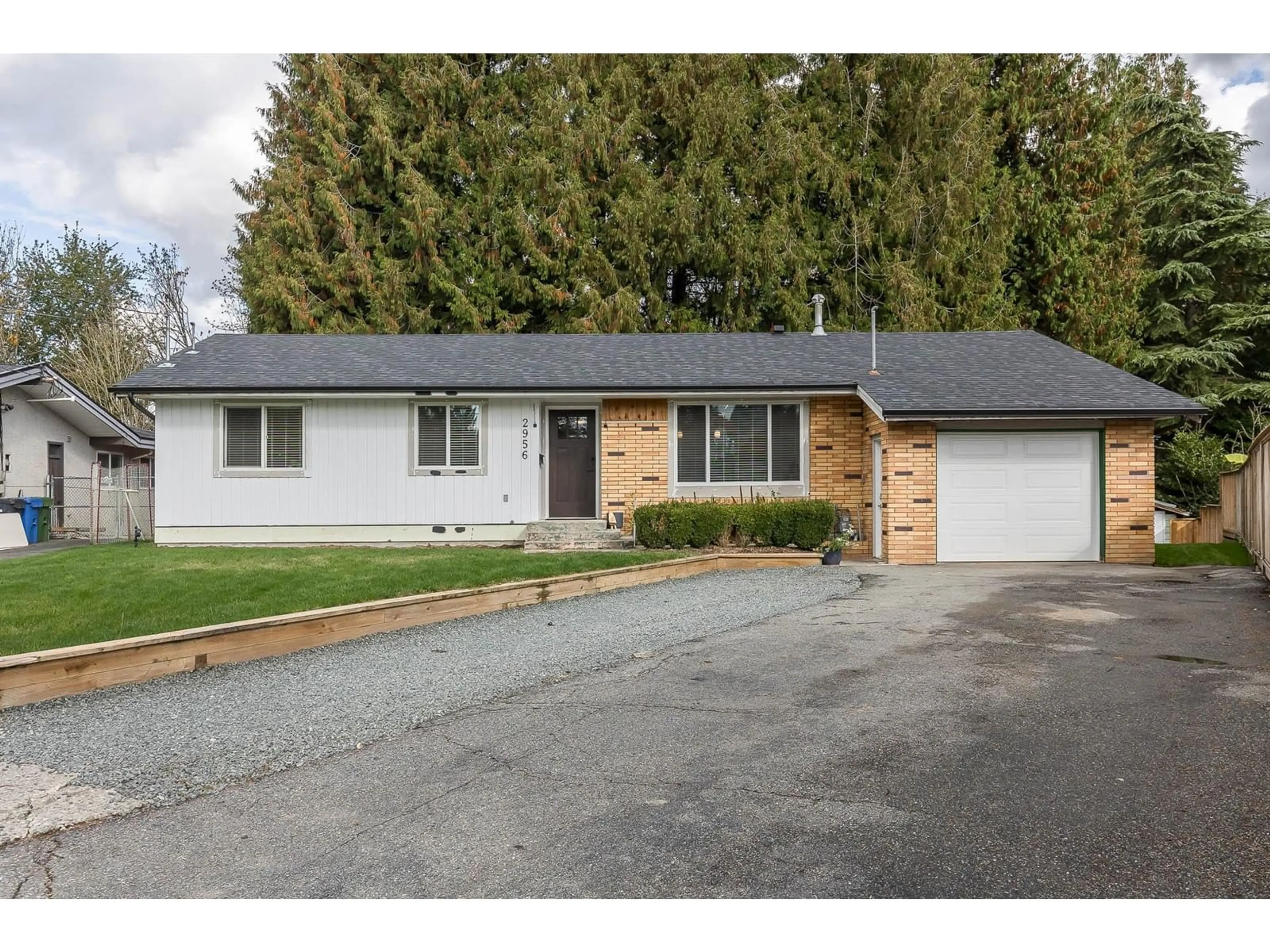 Home with vinyl exterior material, street for 2956 AURORA PLACE, Abbotsford British Columbia V2S3L5