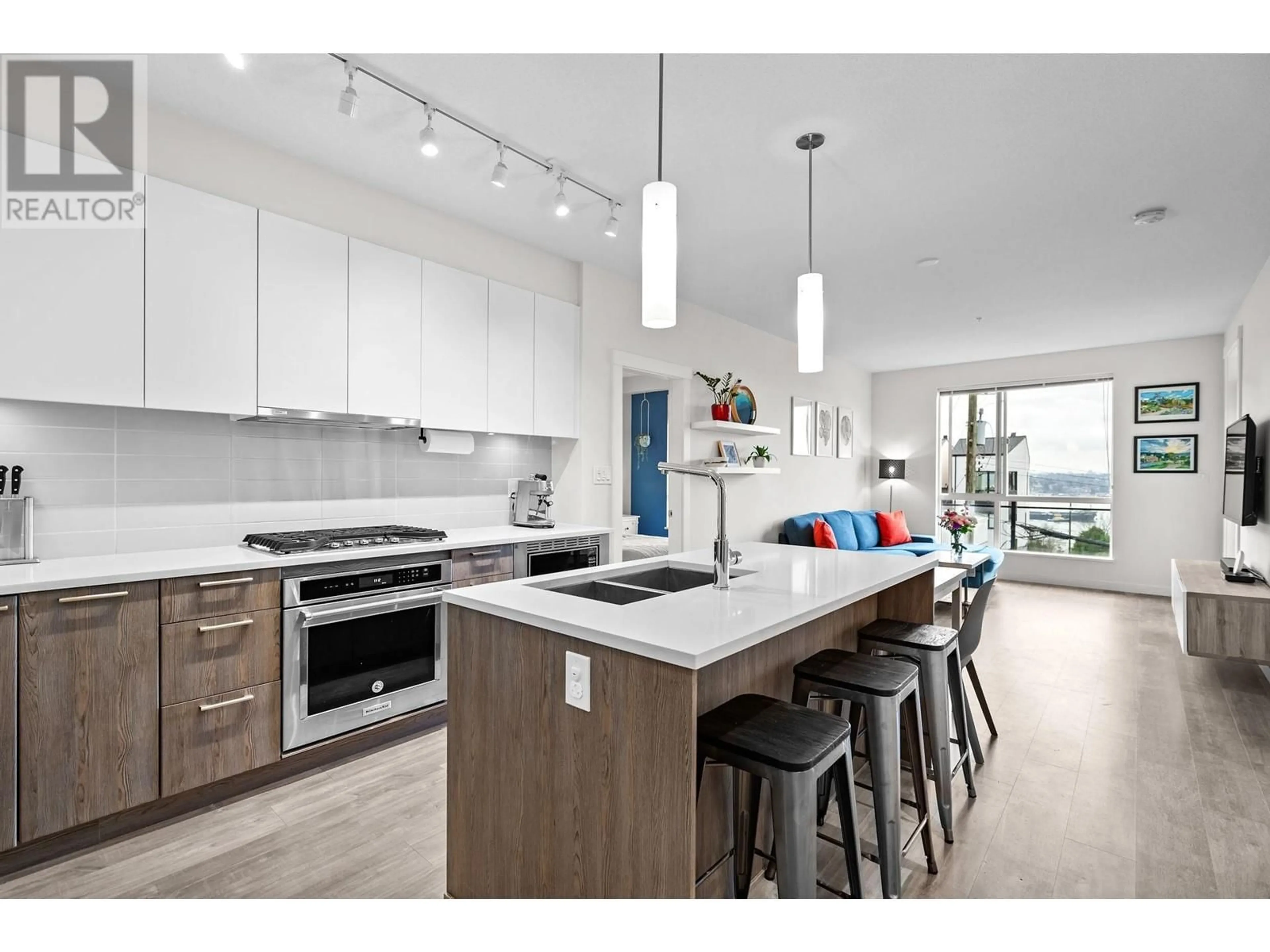 Open concept kitchen, unknown for 204 625 E 3RD STREET, North Vancouver British Columbia V7L1G6