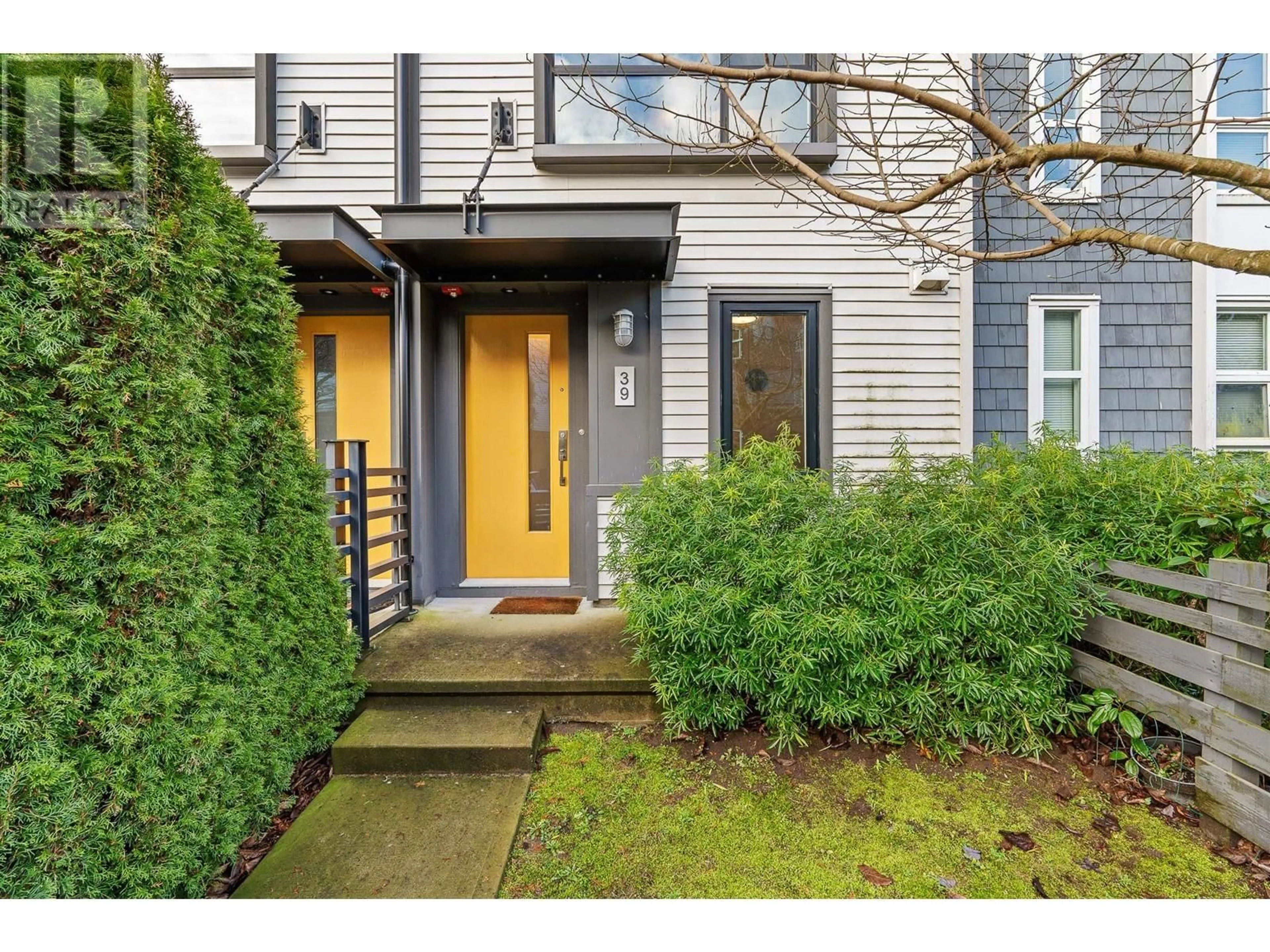 Indoor entryway for 39 2371 RANGER LANE, Port Coquitlam British Columbia V3B0N6