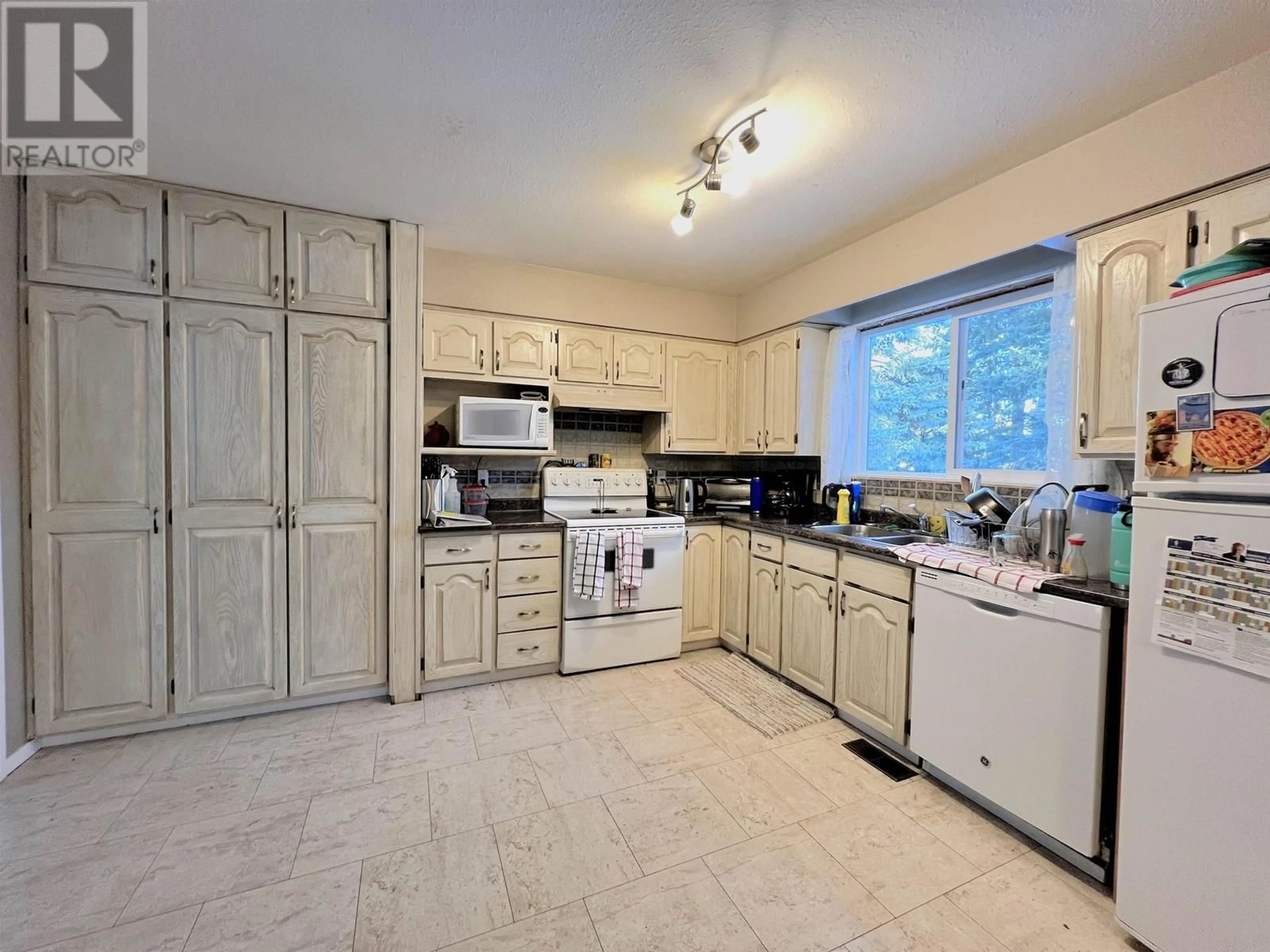 Standard kitchen, ceramic/tile floor for 4560 VALLEY CRESCENT, Prince George British Columbia V2M5L7