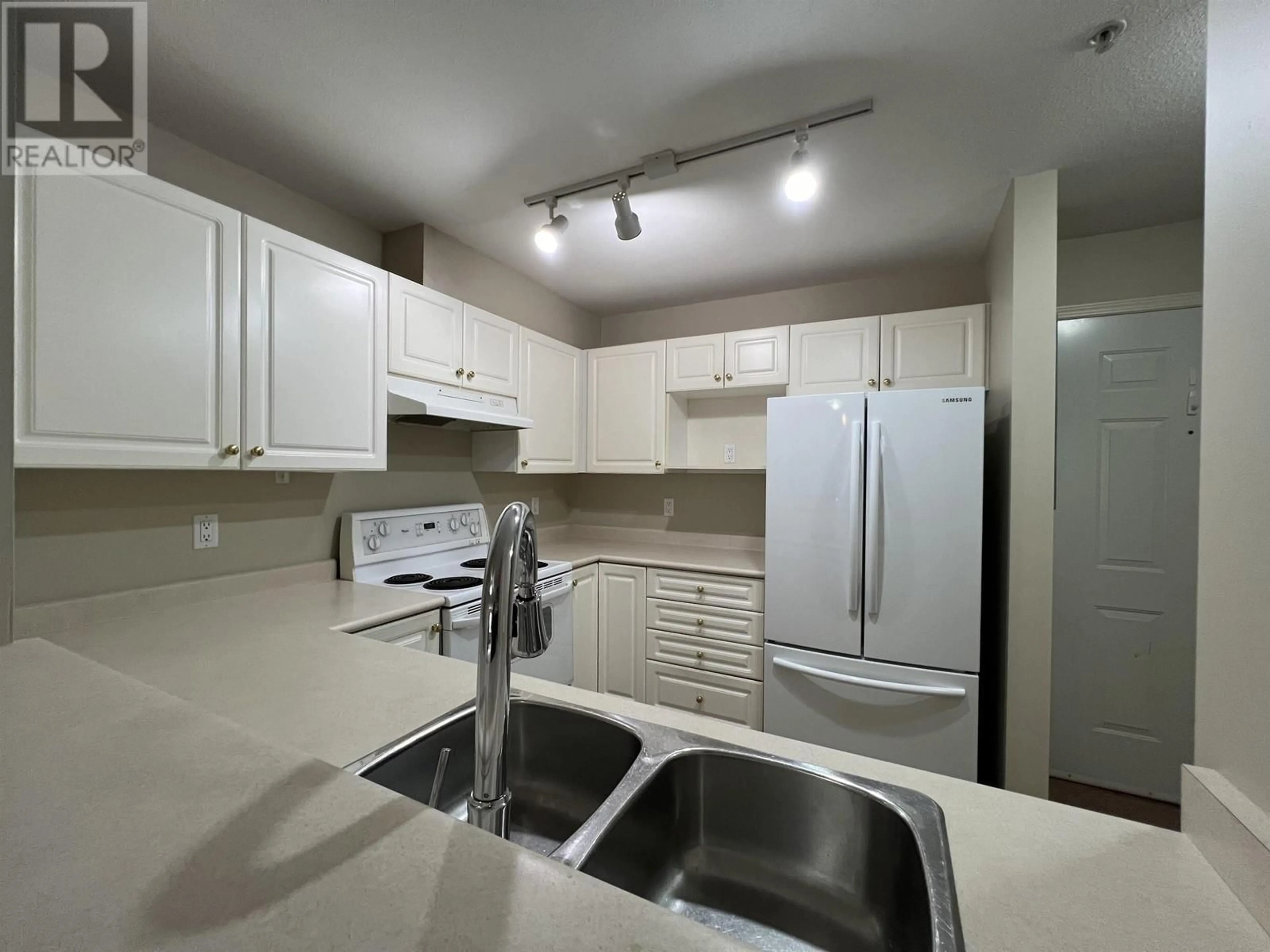 Standard kitchen, unknown for 206 12207 224 STREET, Maple Ridge British Columbia V2X6B9