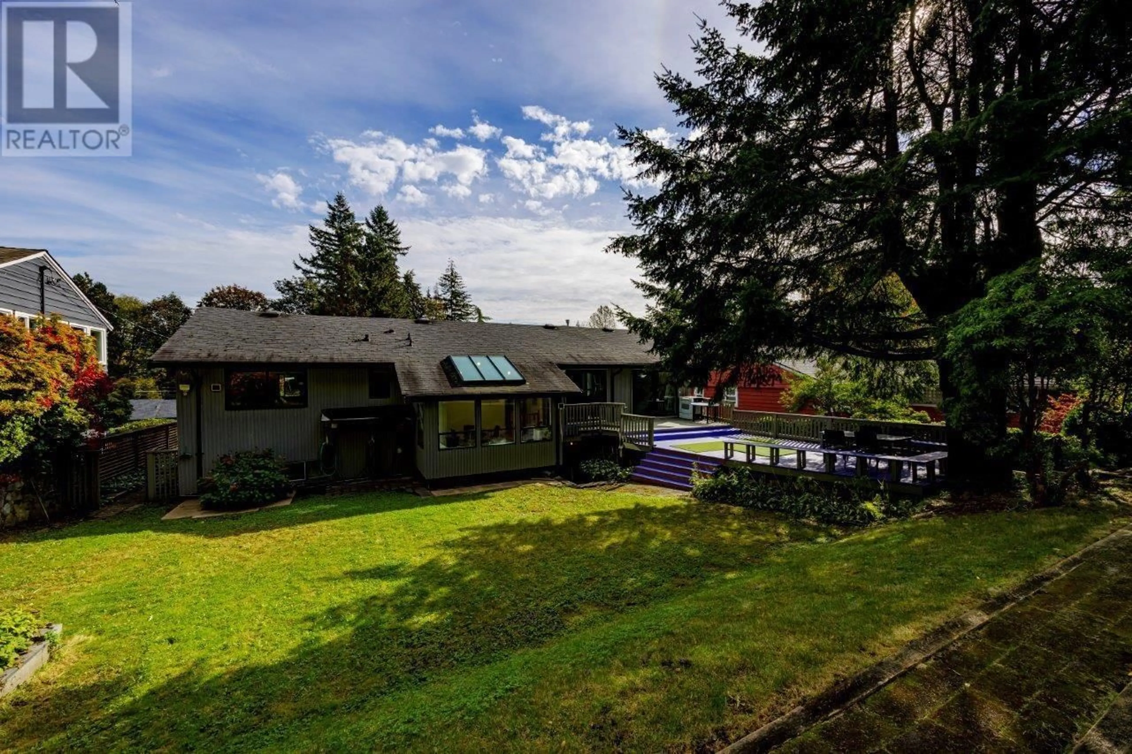 A pic from outside/outdoor area/front of a property/back of a property/a pic from drone, unknown for 1427 APPIN ROAD, North Vancouver British Columbia V7J2T4