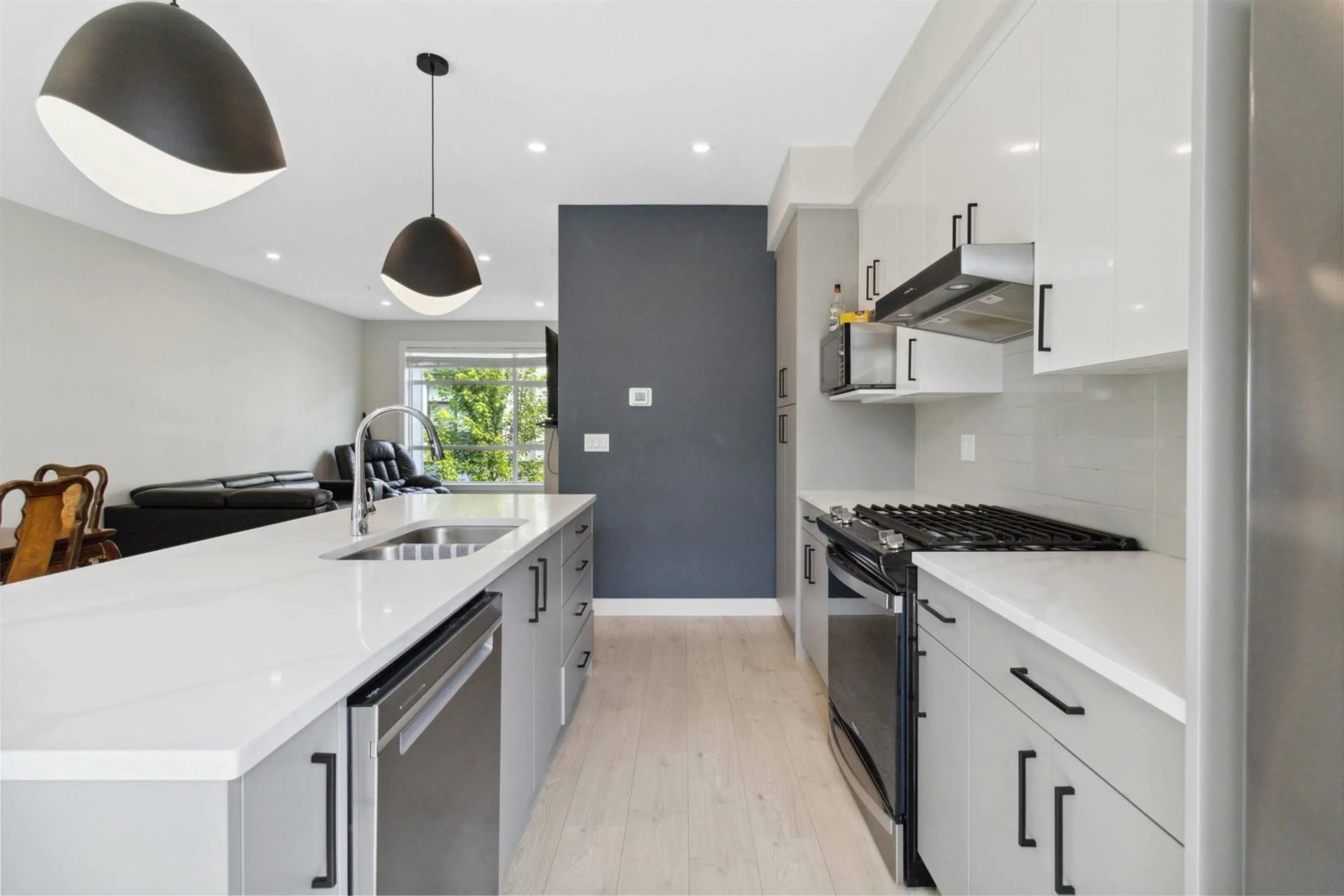 Contemporary kitchen, ceramic/tile floor for 200 46150 THOMAS ROAD|Vedder Crossing, Chilliwack British Columbia V2R6B3