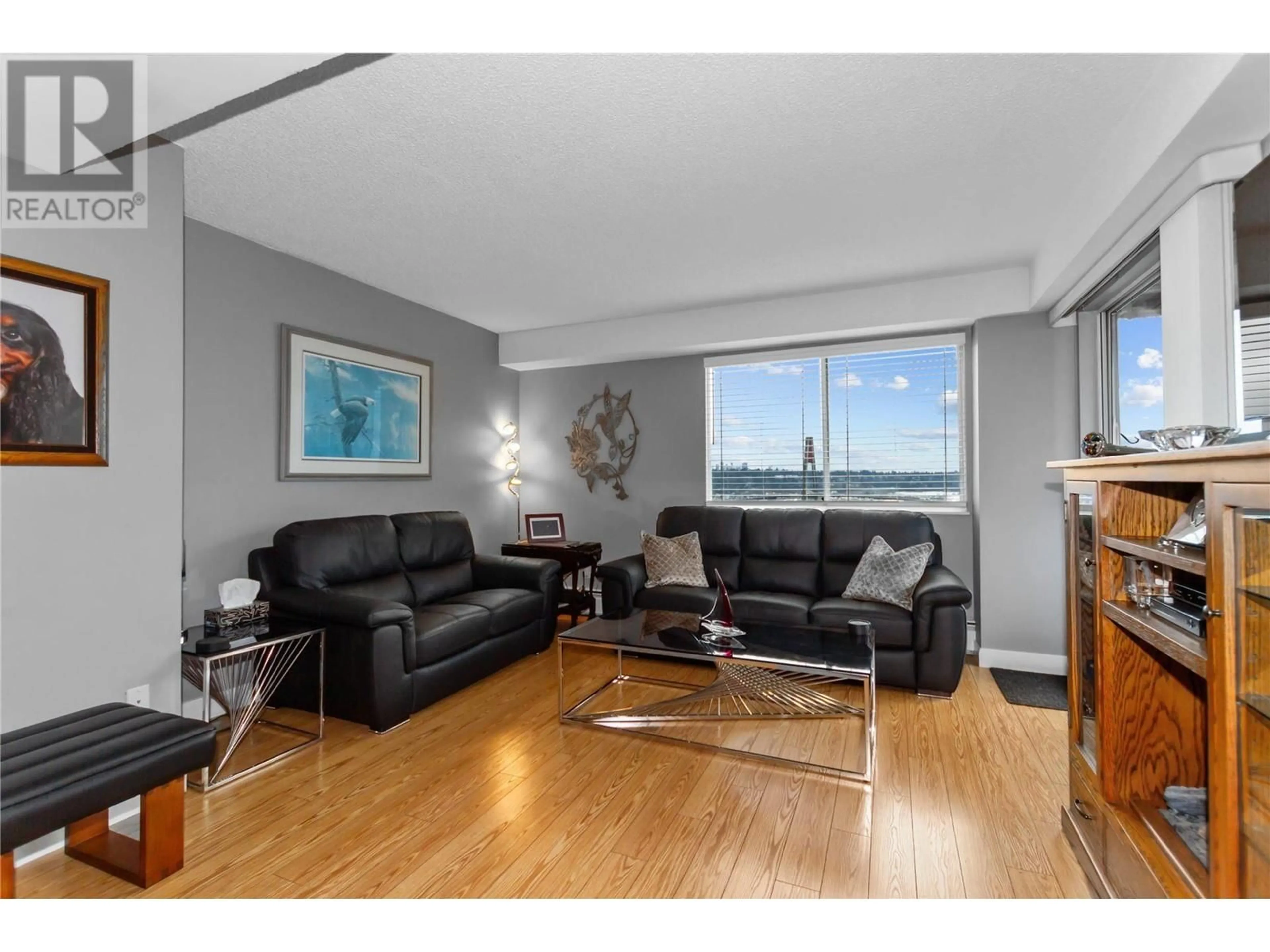 Living room with furniture, wood/laminate floor for 903 47 AGNES STREET, New Westminster British Columbia V3L1E2