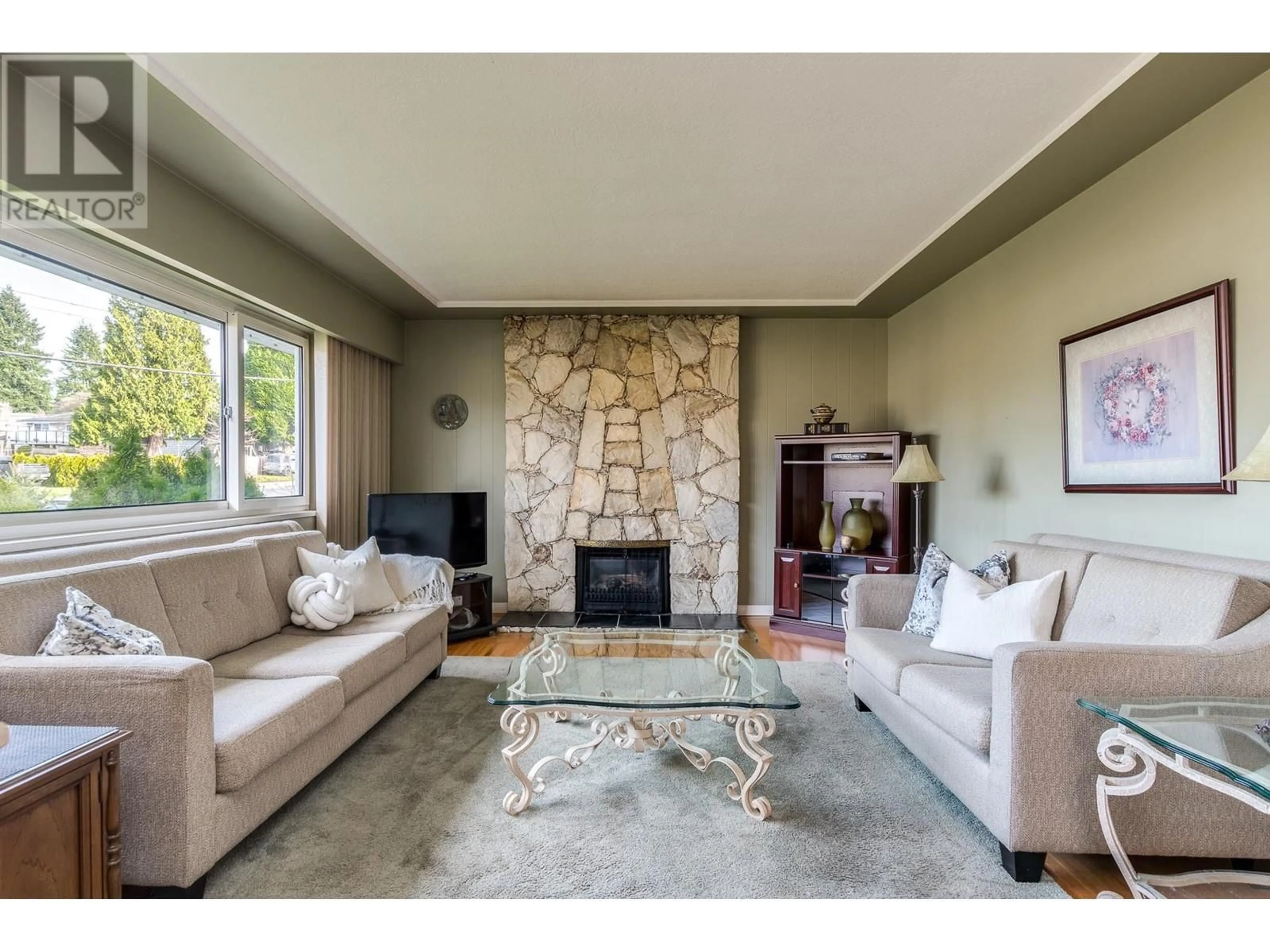 Living room with furniture, unknown for 940 SPENCE AVENUE, Coquitlam British Columbia V3J4V5