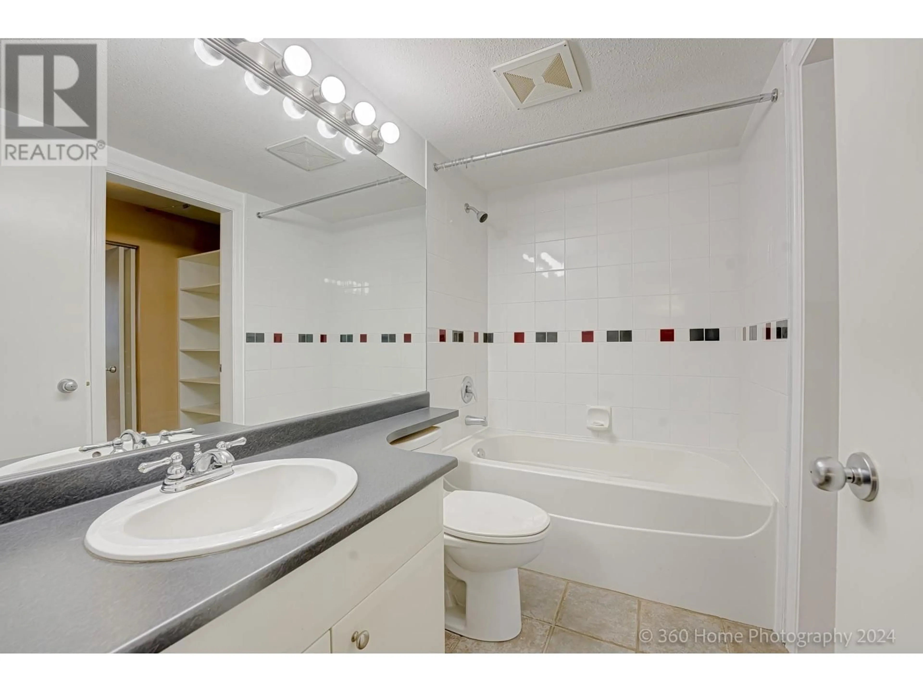 Standard bathroom, ceramic/tile floor for 301 6833 VILLAGE GRN, Burnaby British Columbia V5E4M1