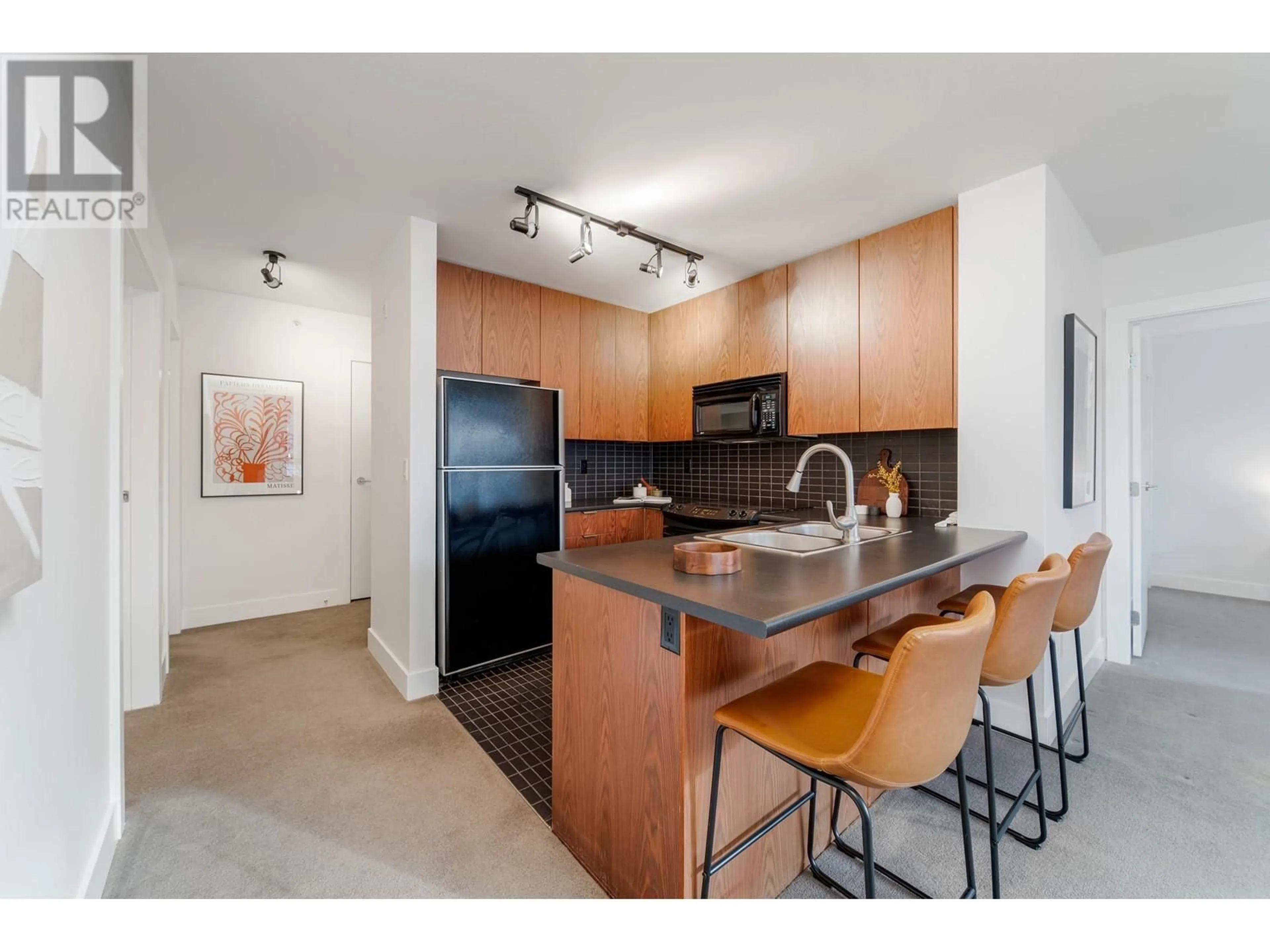 Standard kitchen, unknown for 401 2036 W 10TH AVENUE, Vancouver British Columbia V6J2B3