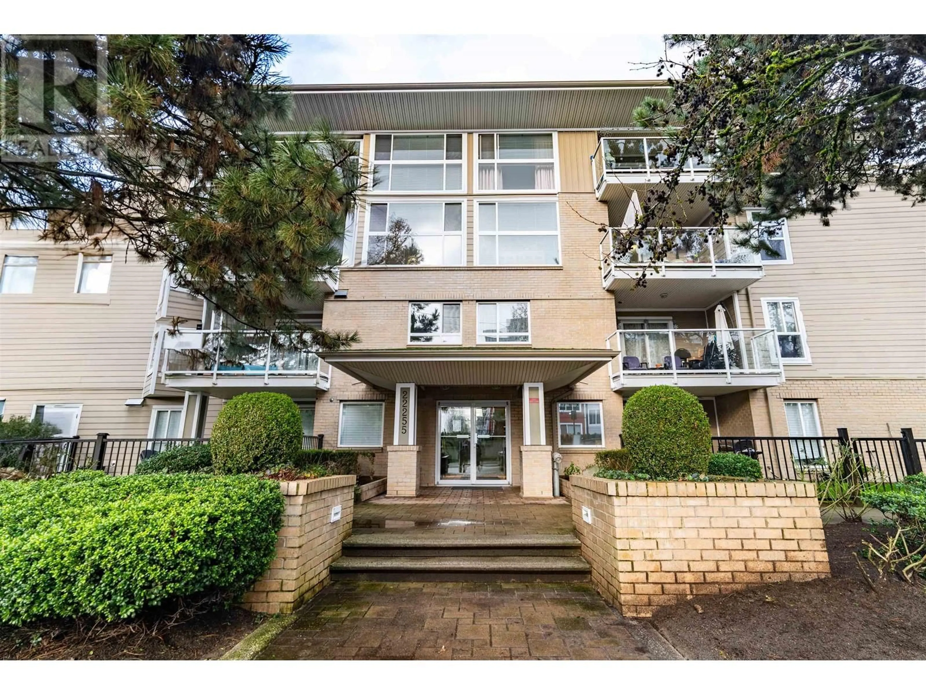 Indoor foyer for 316 22255 122 AVENUE, Maple Ridge British Columbia V2X3X8