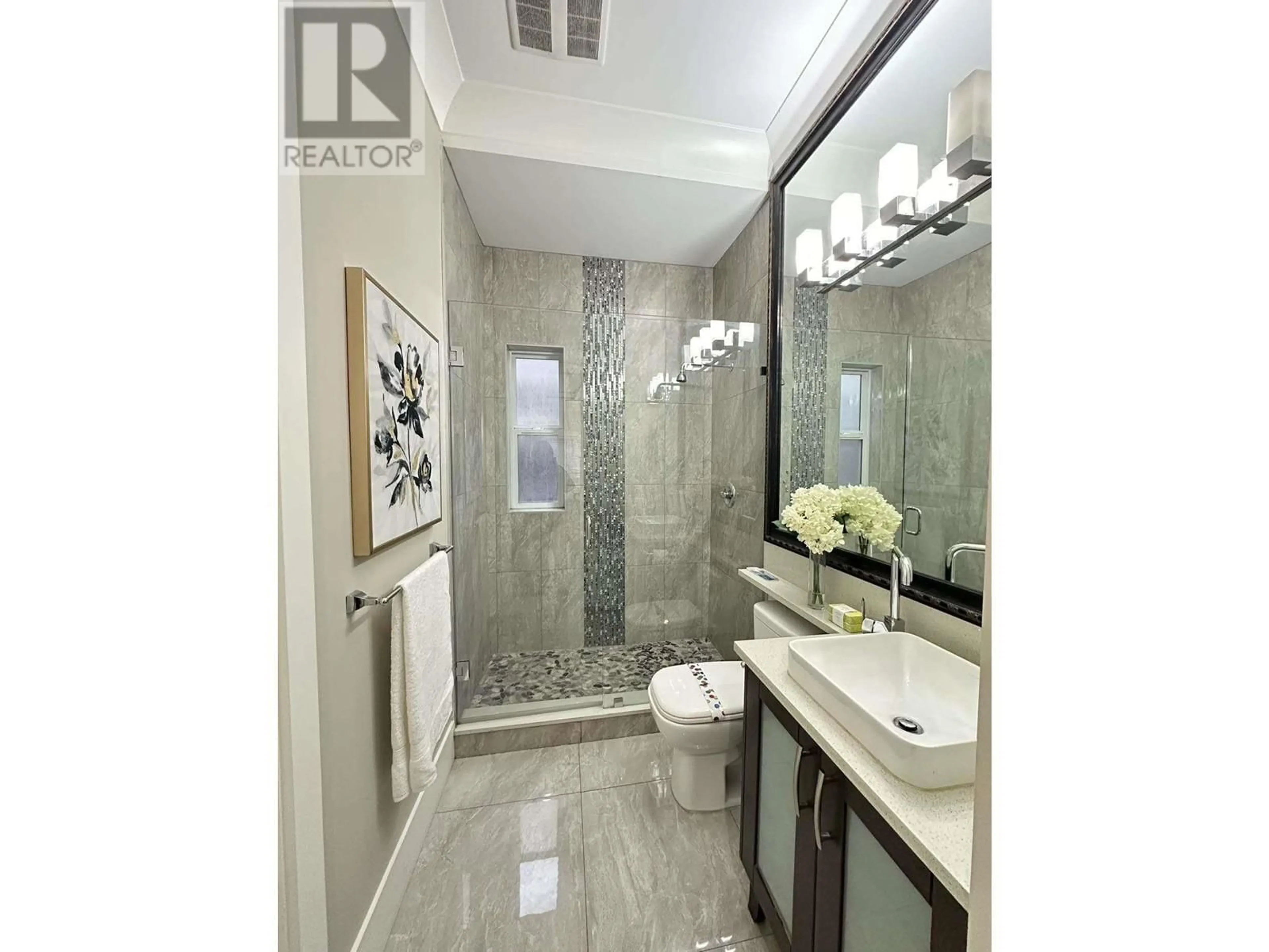 Contemporary bathroom, ceramic/tile floor for 11880 RAILWAY AVENUE, Richmond British Columbia V7E2B9