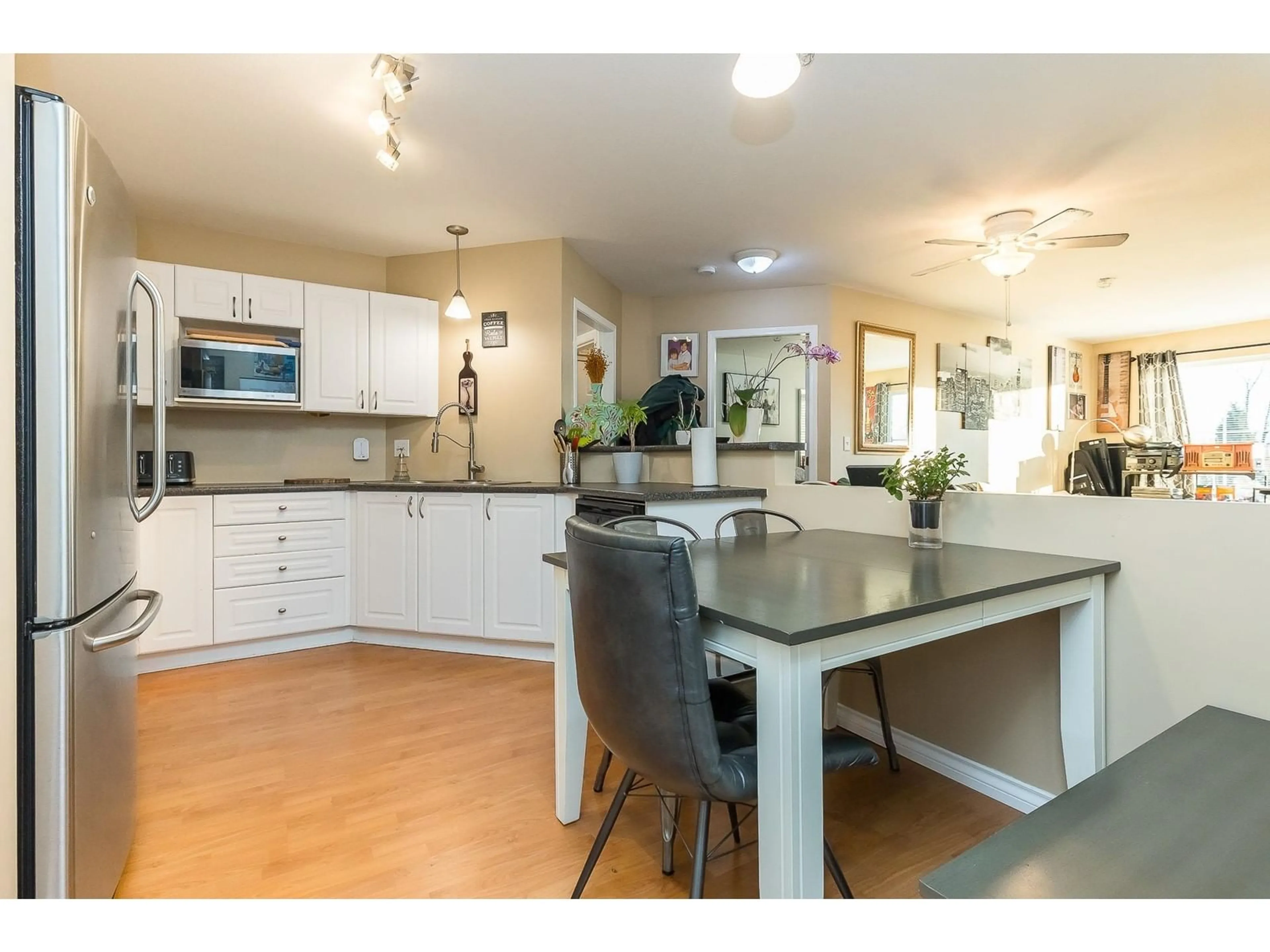 Open concept kitchen, unknown for 211 - 33599 2ND, Mission British Columbia V2V6J3